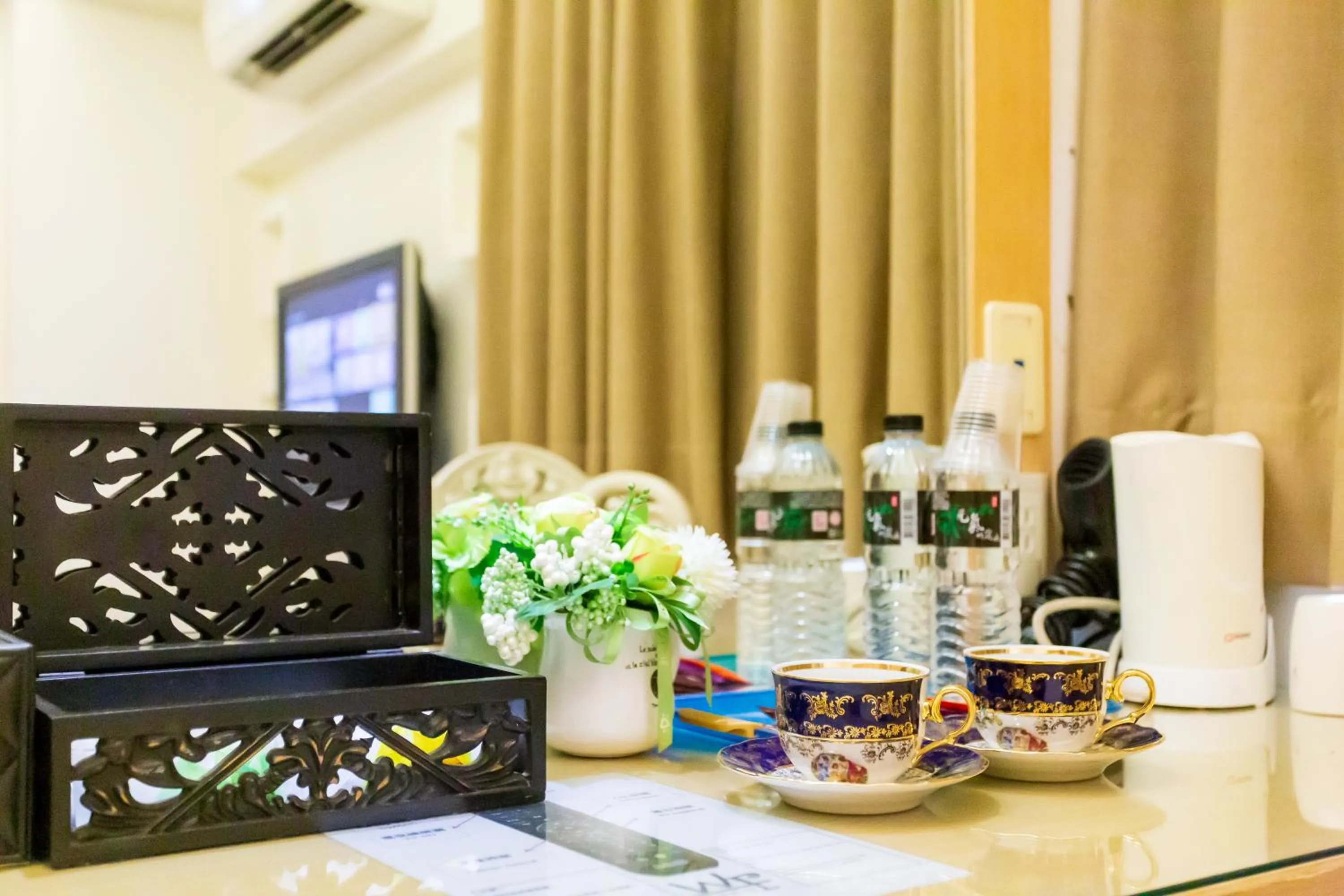 Coffee/tea facilities in Newrise Hotel