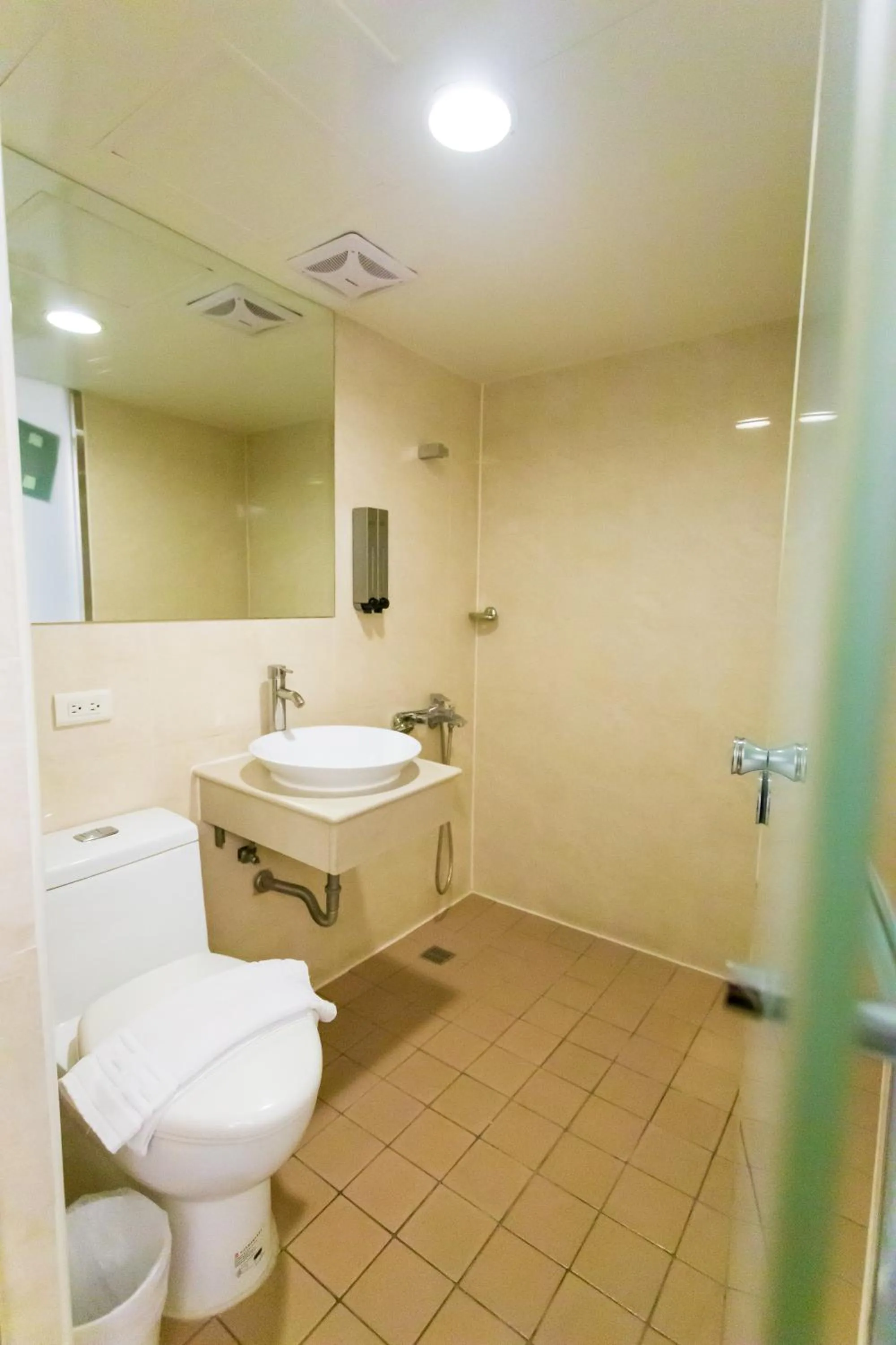 Shower in Newrise Hotel