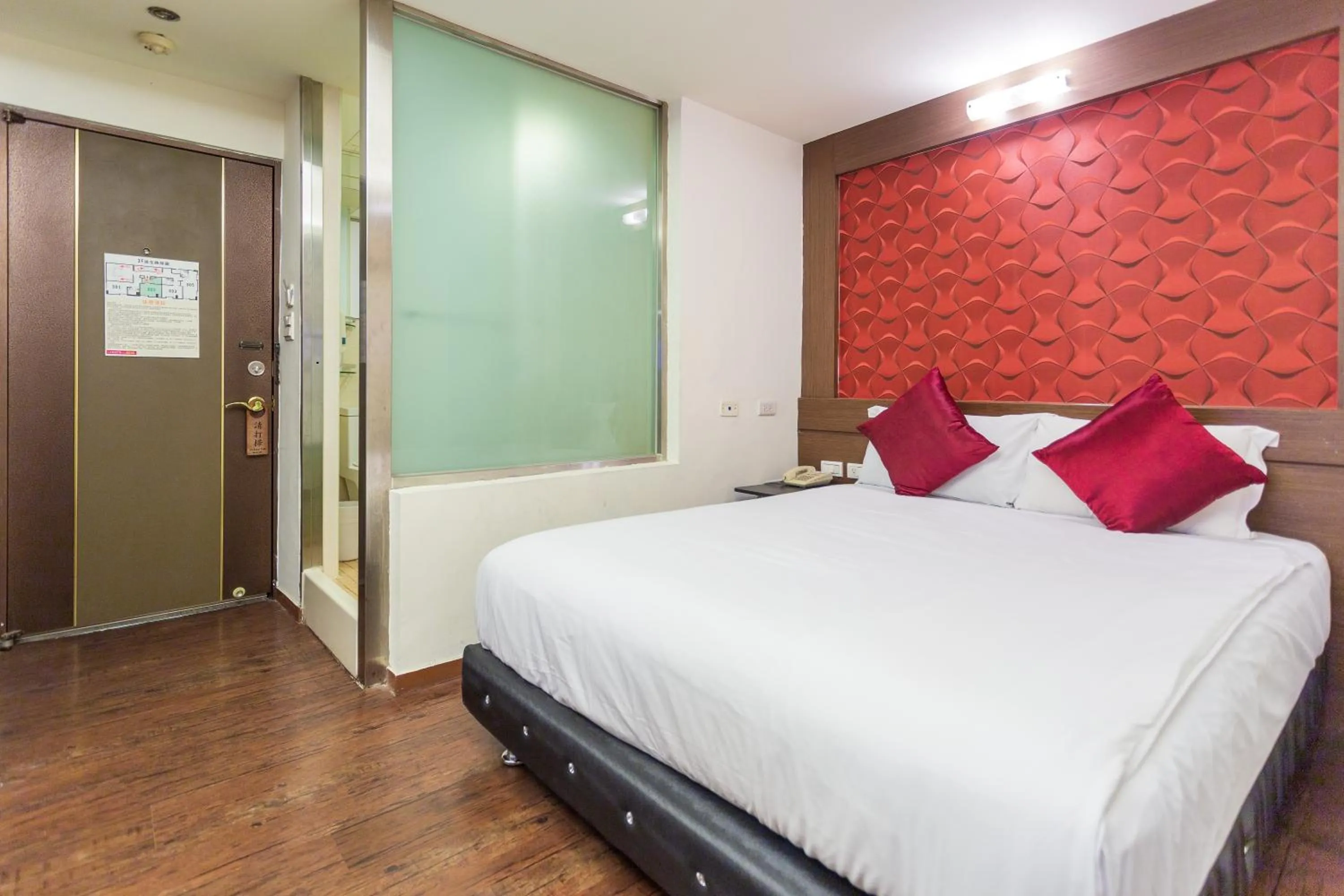 Photo of the whole room, Bed in Newrise Hotel