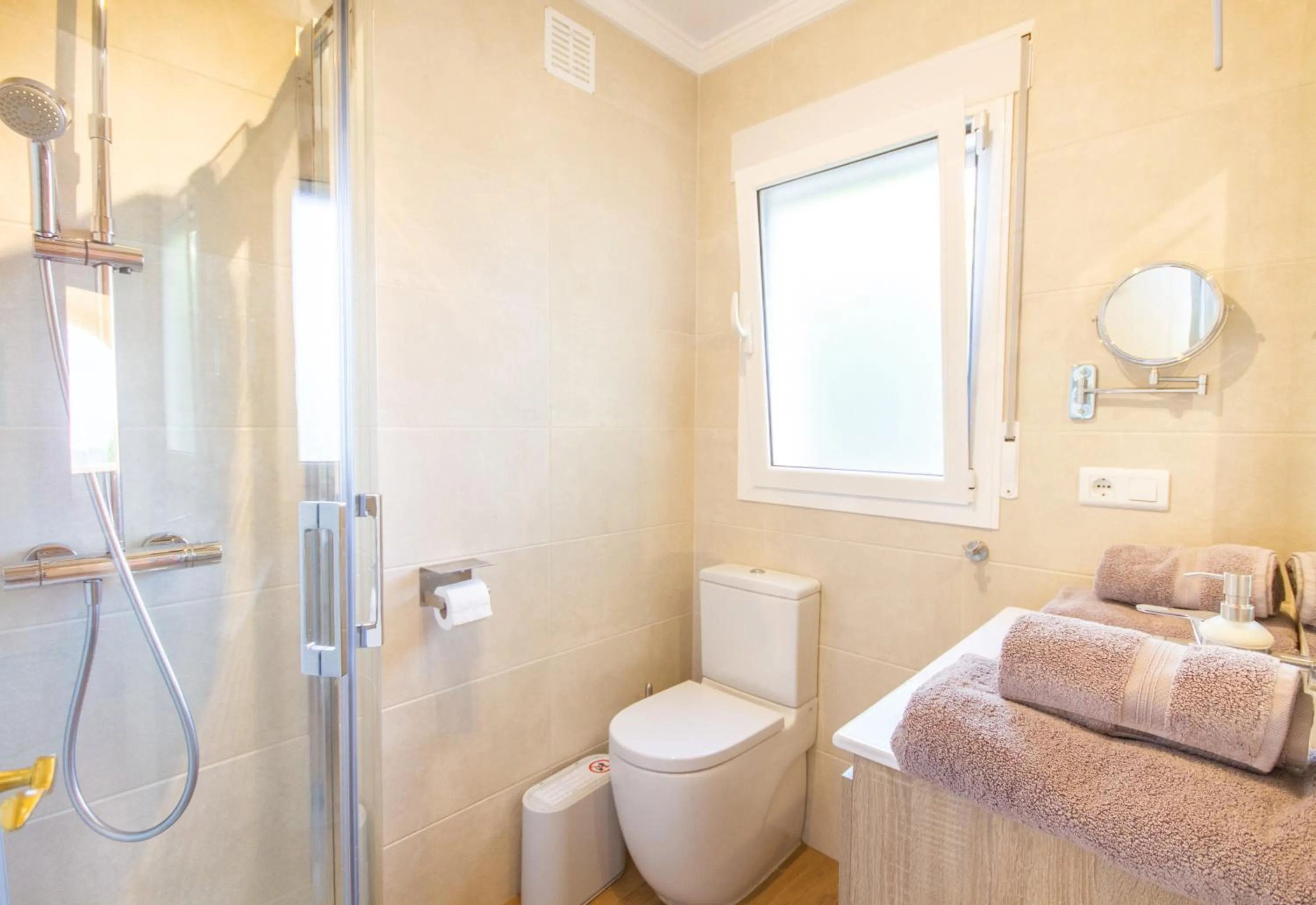 Bathroom, Bed in Casa Lennisa