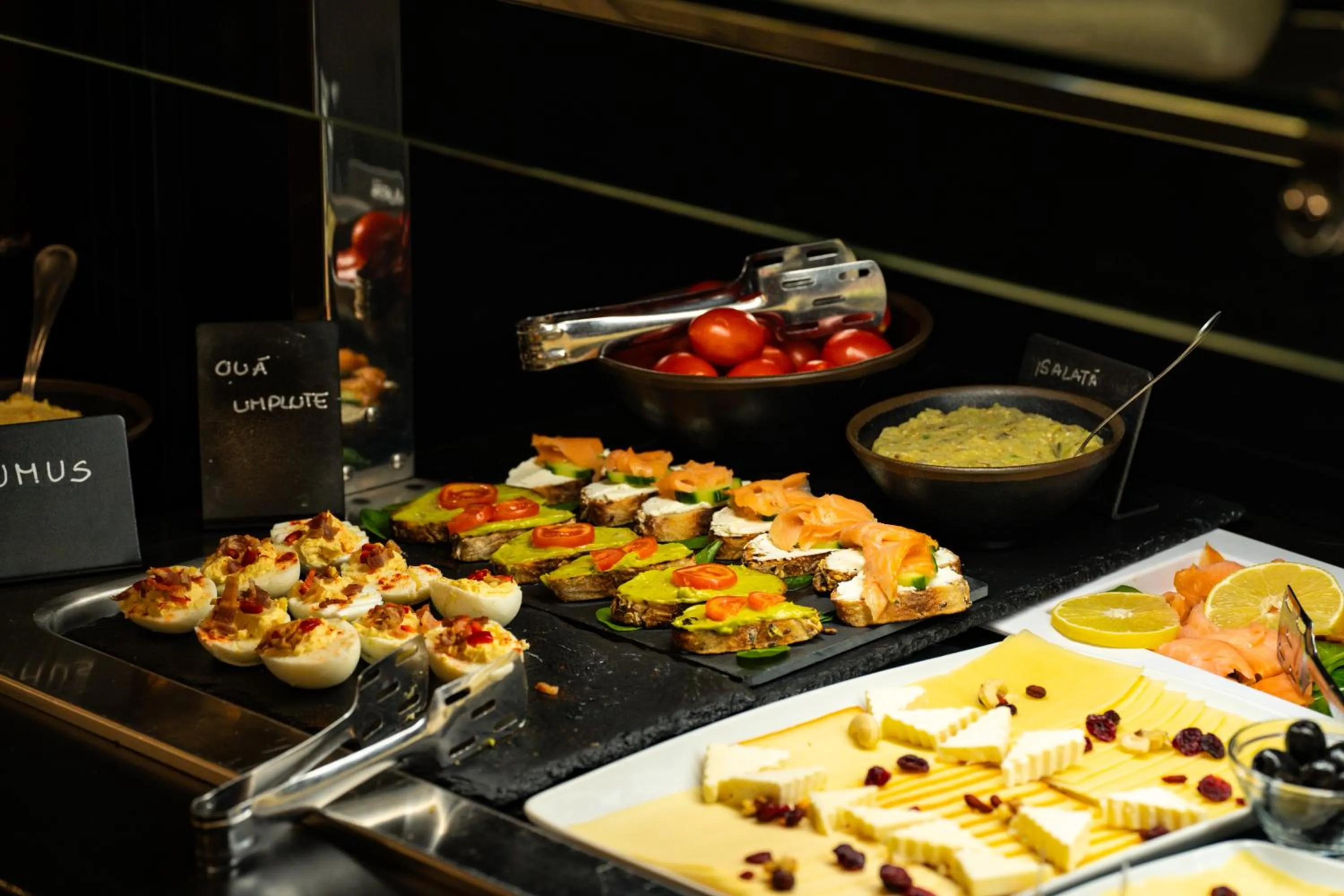 Restaurant/places to eat in ATLAS Hotel