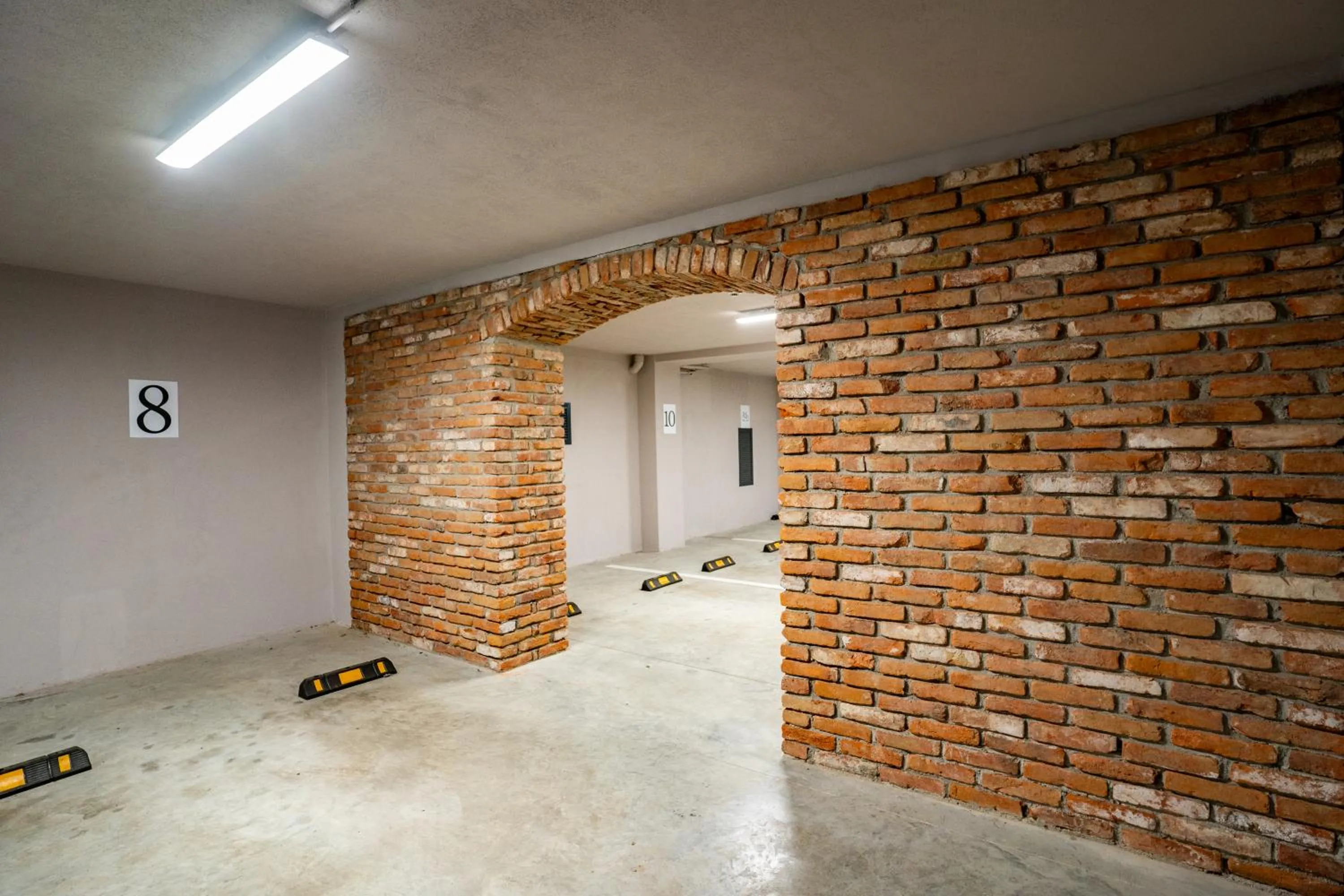 Parking in ATLAS Hotel