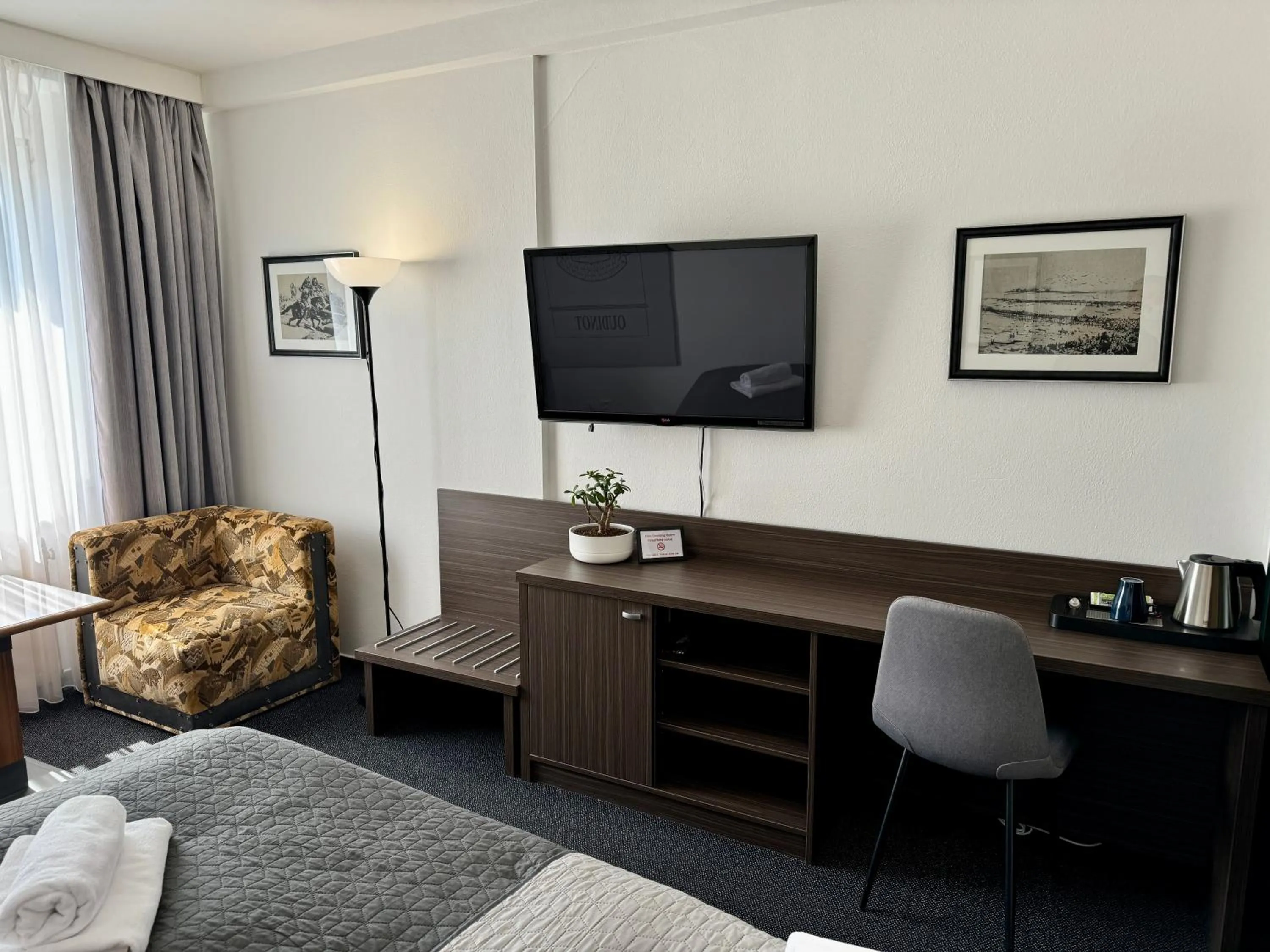 Photo of the whole room, Bed in A-Austerlitz Hotel