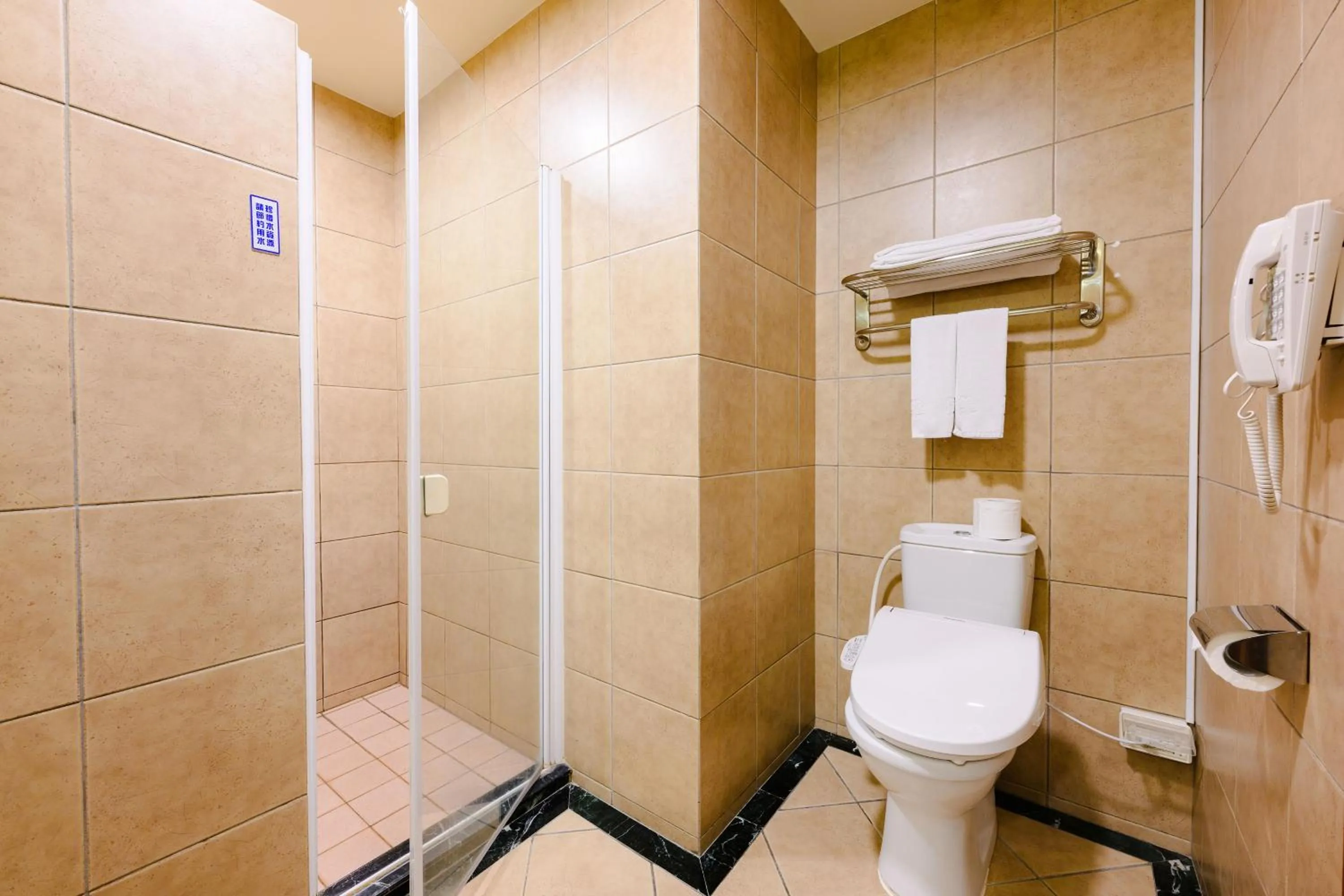Bathroom in Wei-Yat Grand Hotel