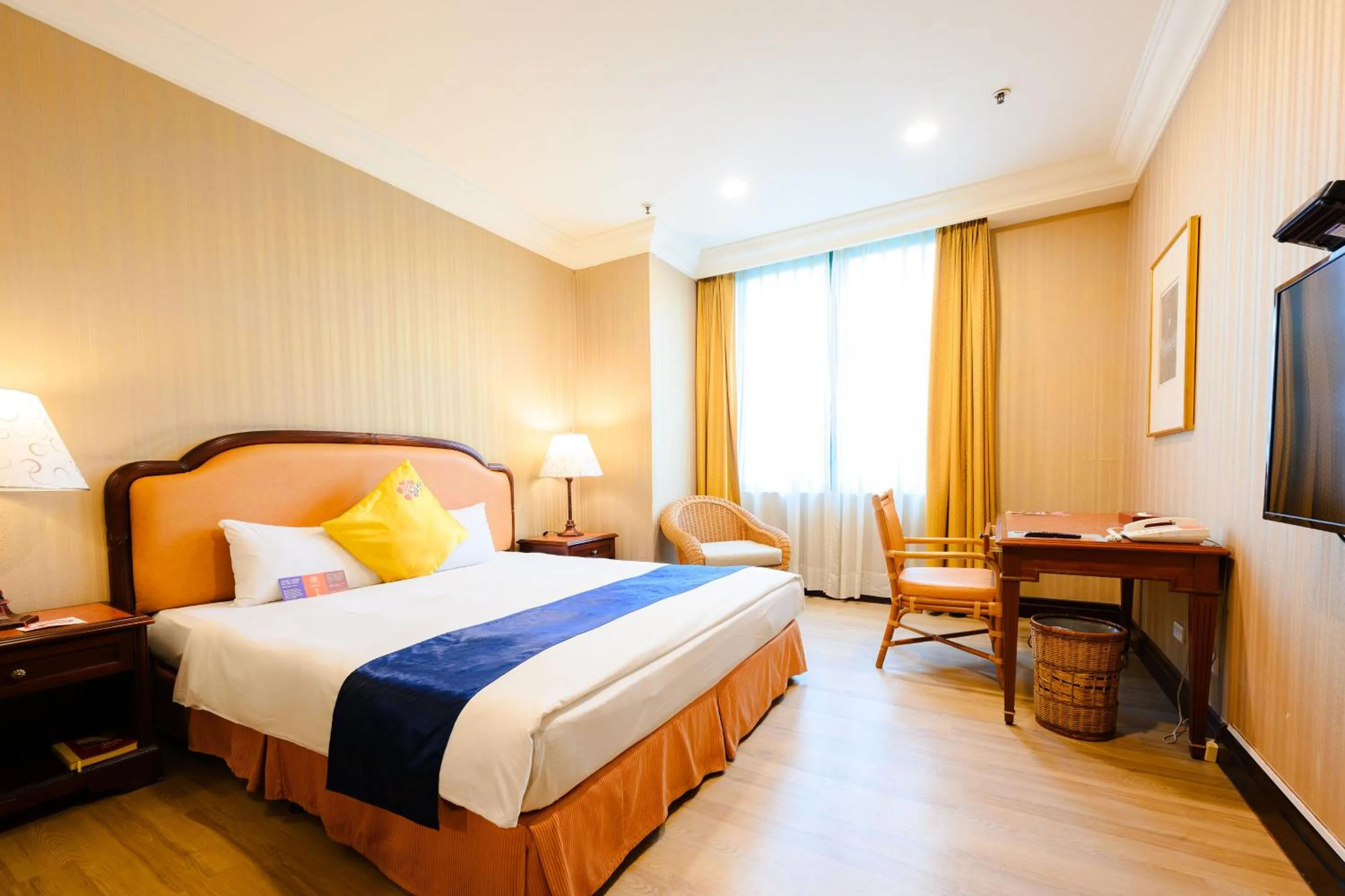 Photo of the whole room, Bed in Wei-Yat Grand Hotel