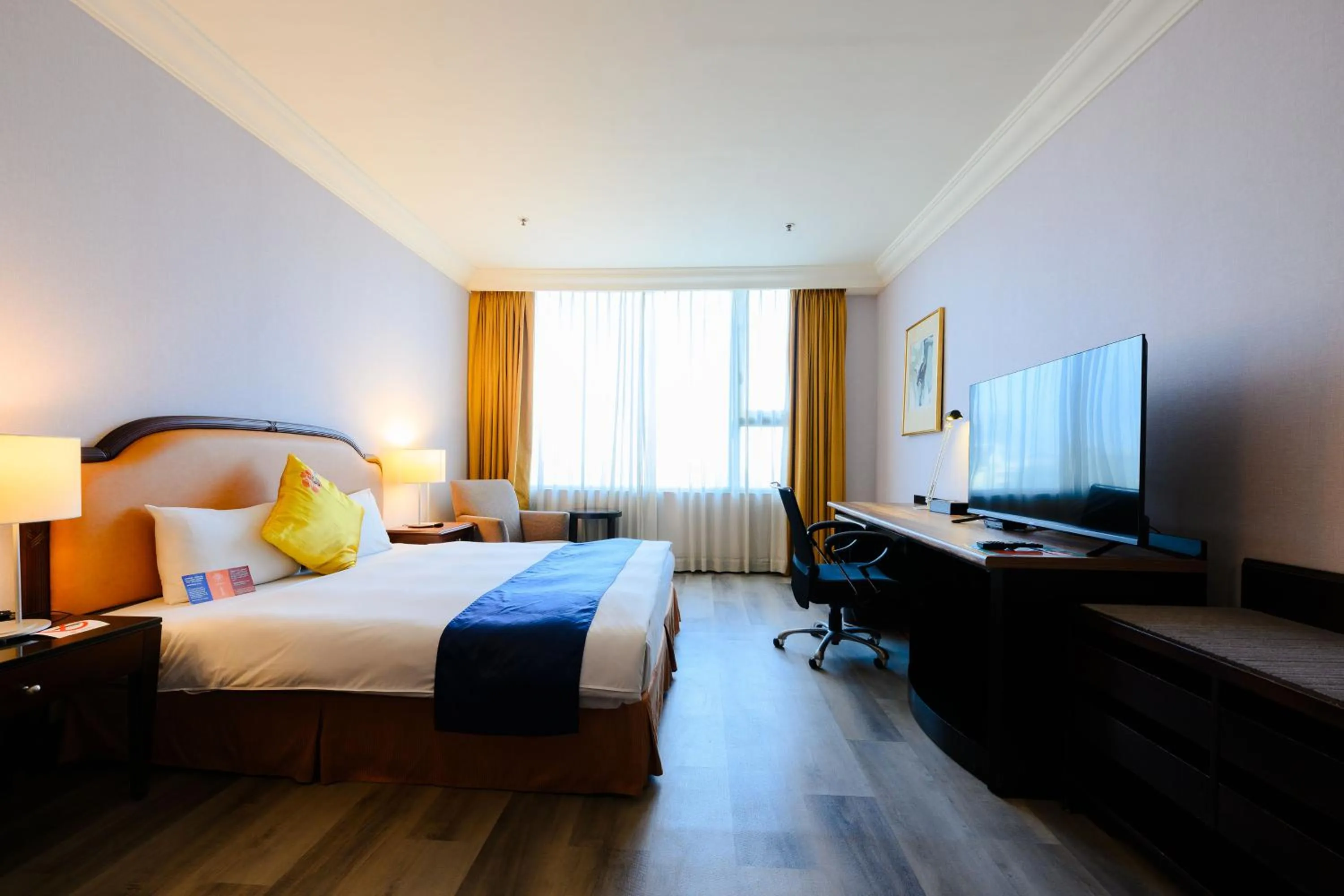 Photo of the whole room, Bed in Wei-Yat Grand Hotel