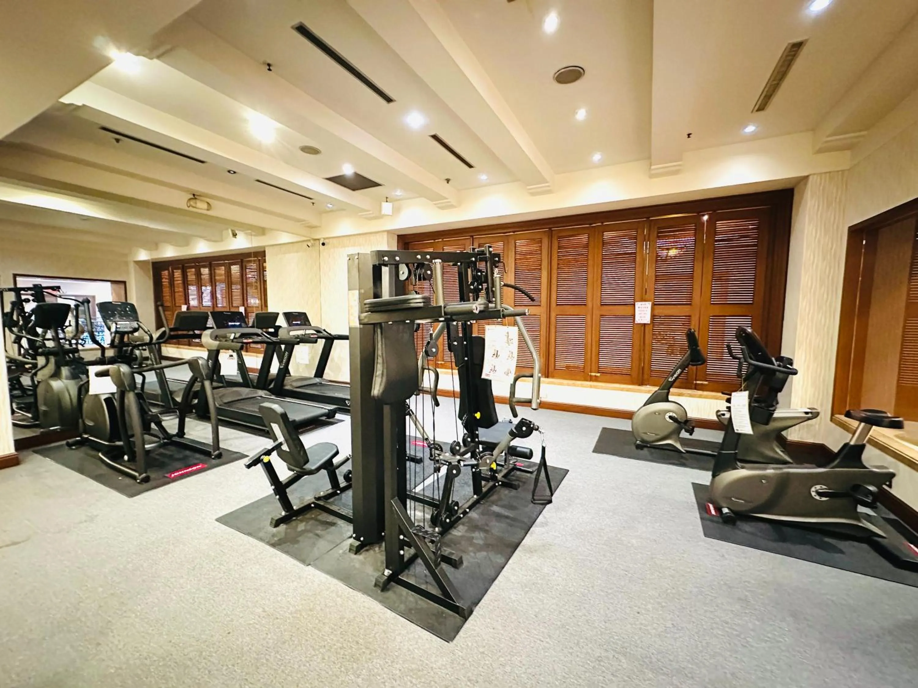 Fitness centre/facilities in Wei-Yat Grand Hotel
