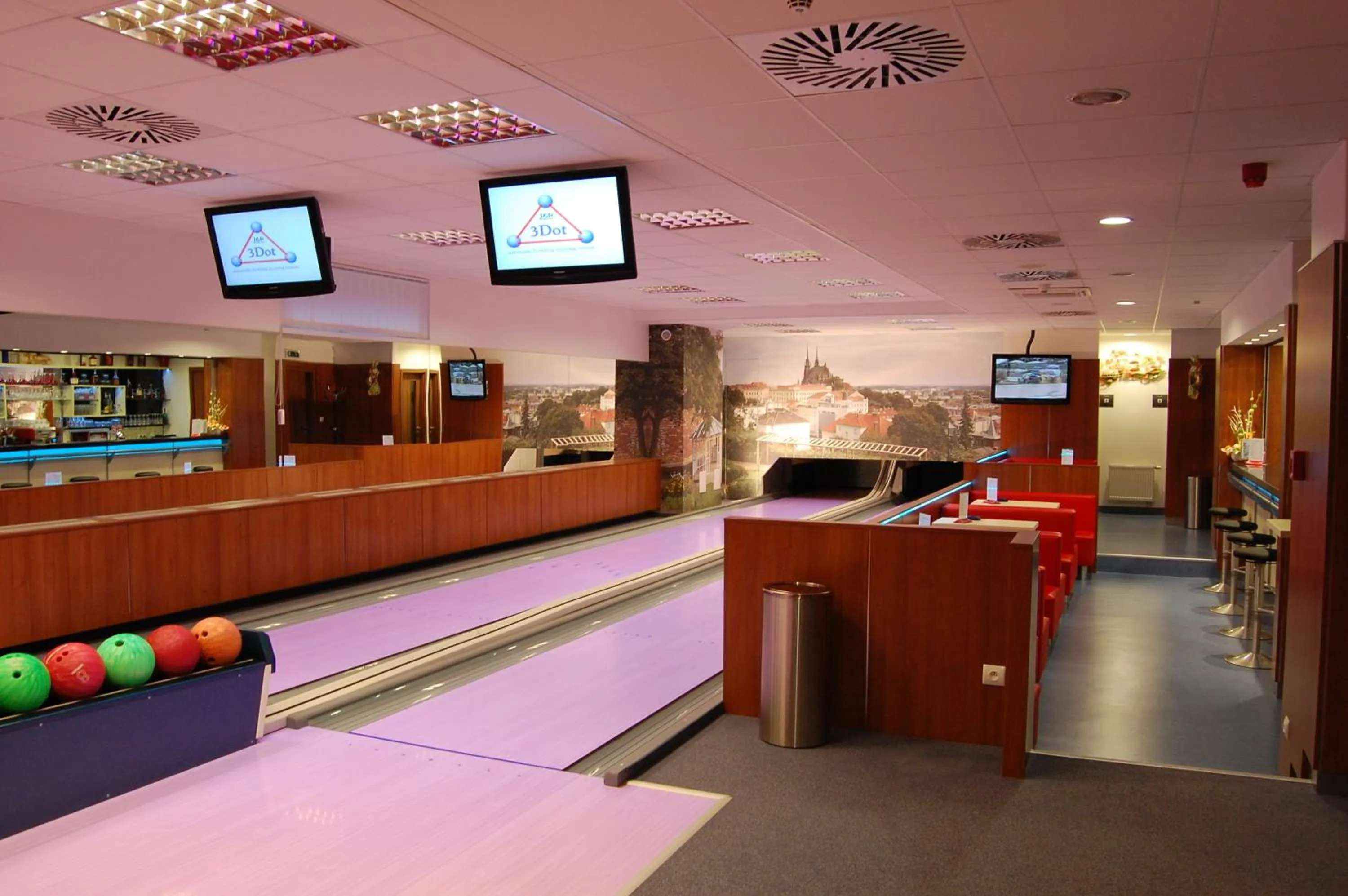 Bowling in Avanti Hotel