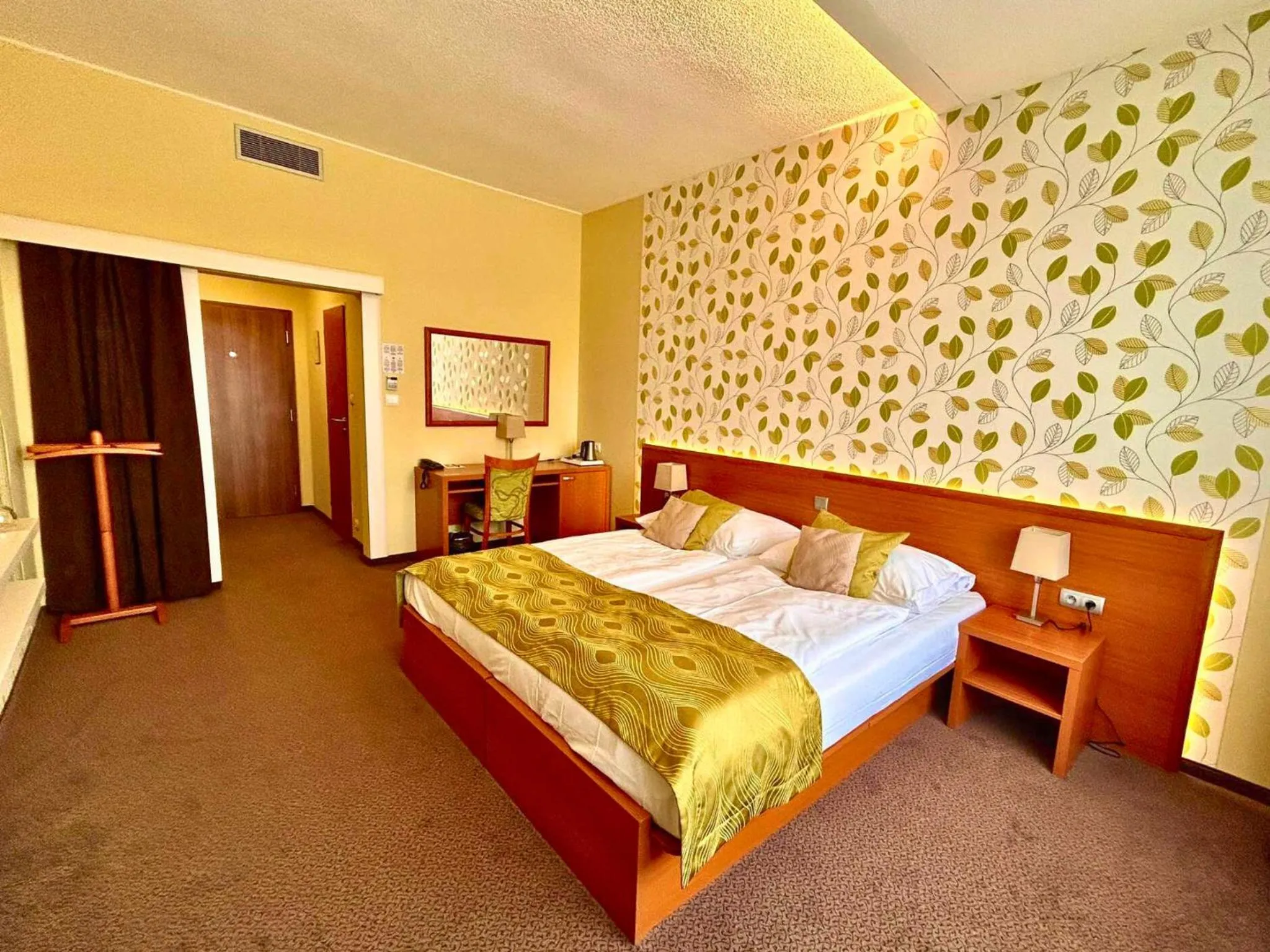 Bedroom, Bed in Avanti Hotel