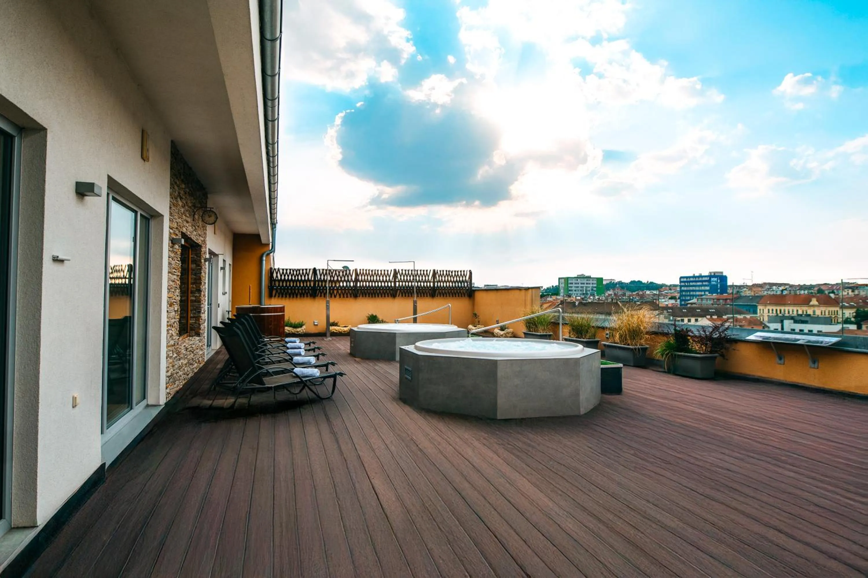 Hot Tub in Avanti Hotel