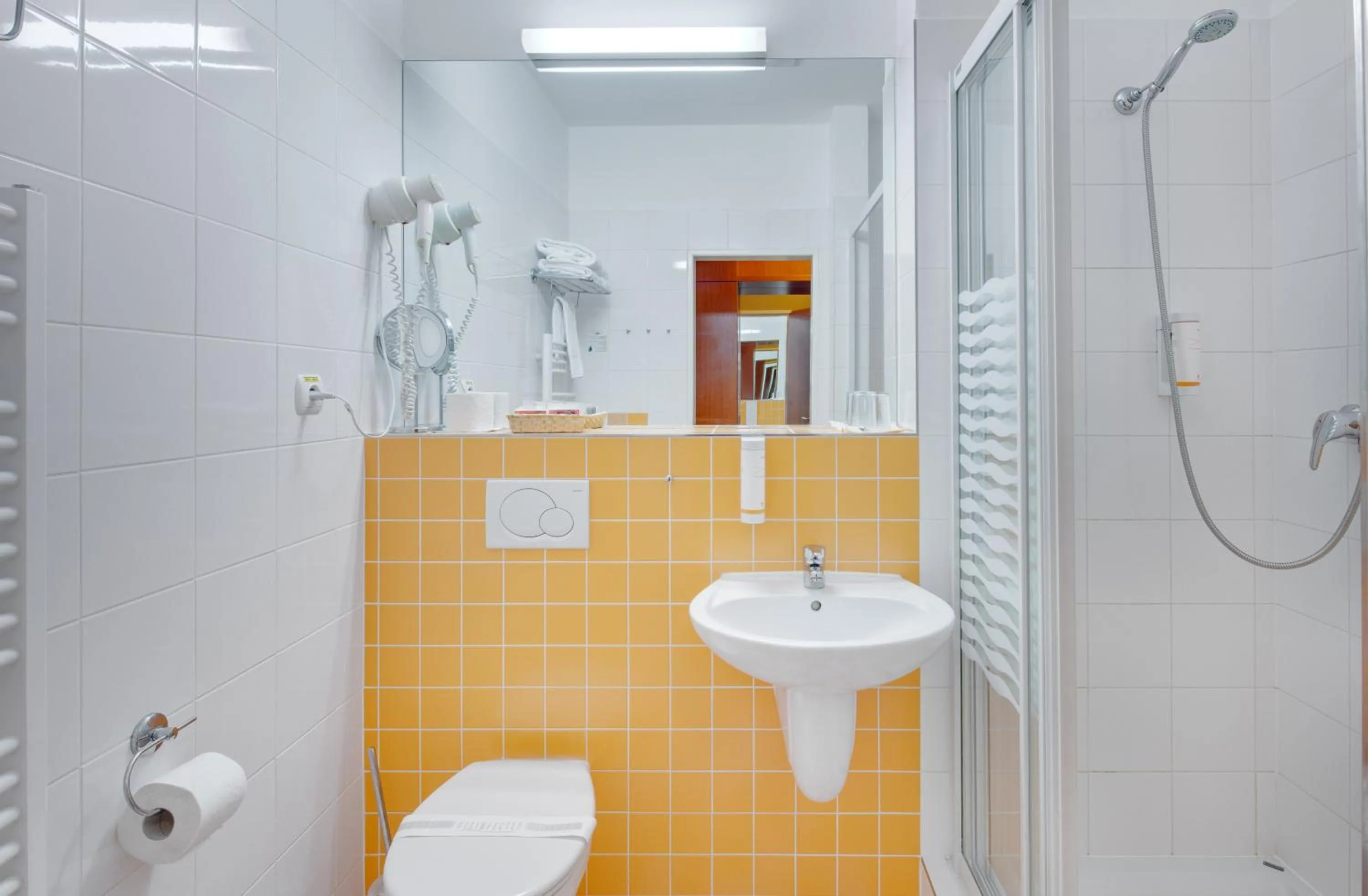 Bathroom in Avanti Hotel