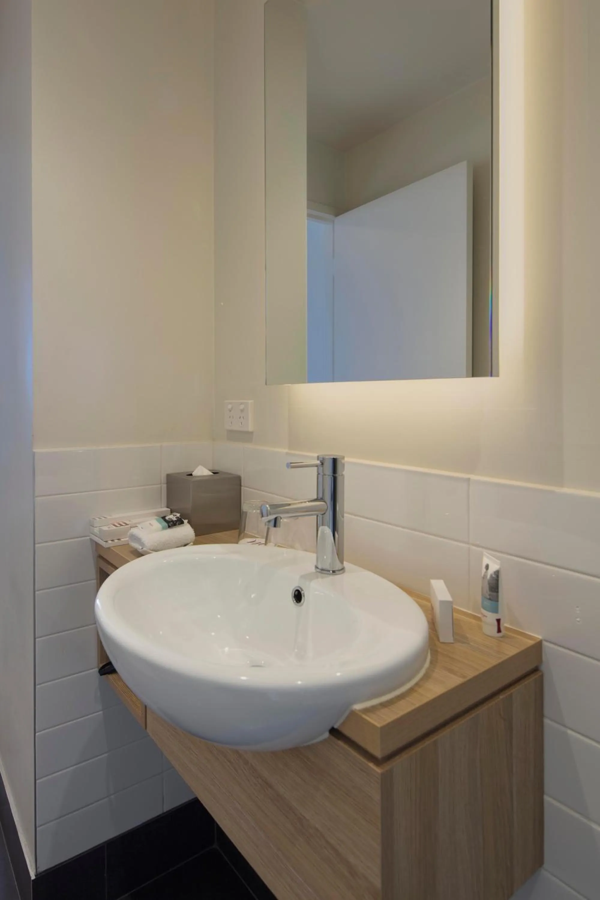 Bathroom in Mercure Melbourne Therry Street