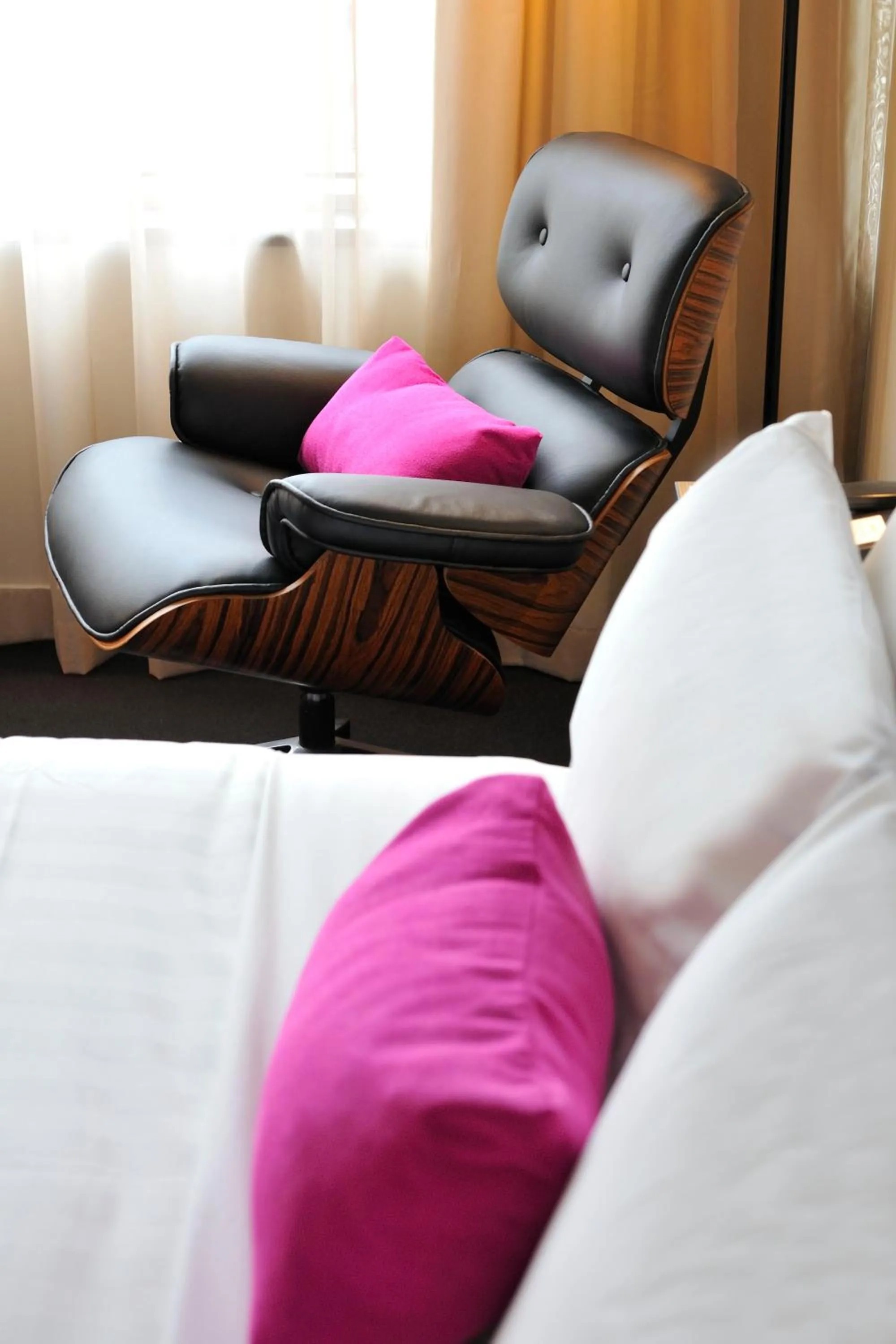 Bed in Mercure Melbourne Therry Street