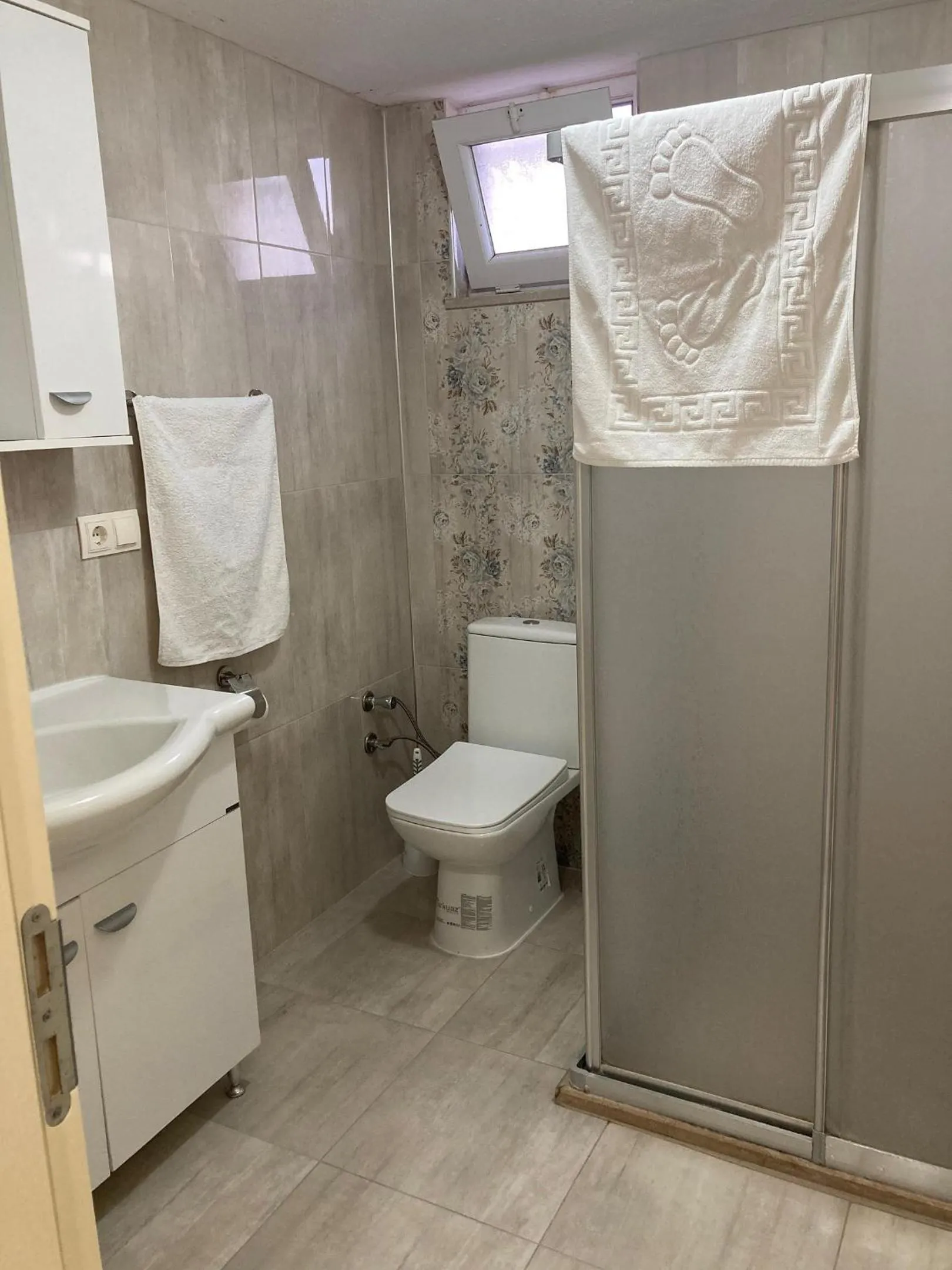 Shower in Dalaman Pansiyon & Family rooms
