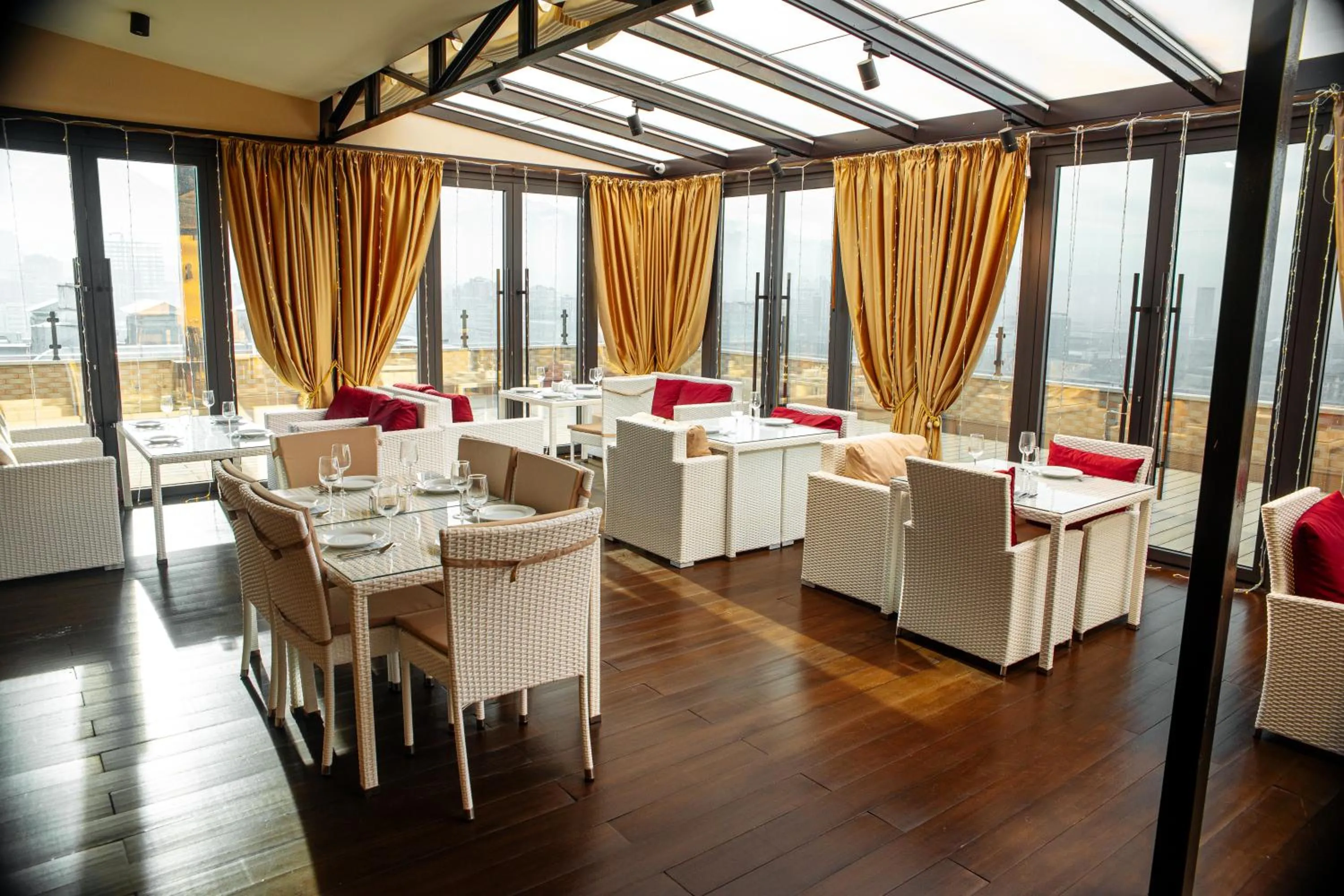 Restaurant/places to eat in Reikartz Sky Almaty