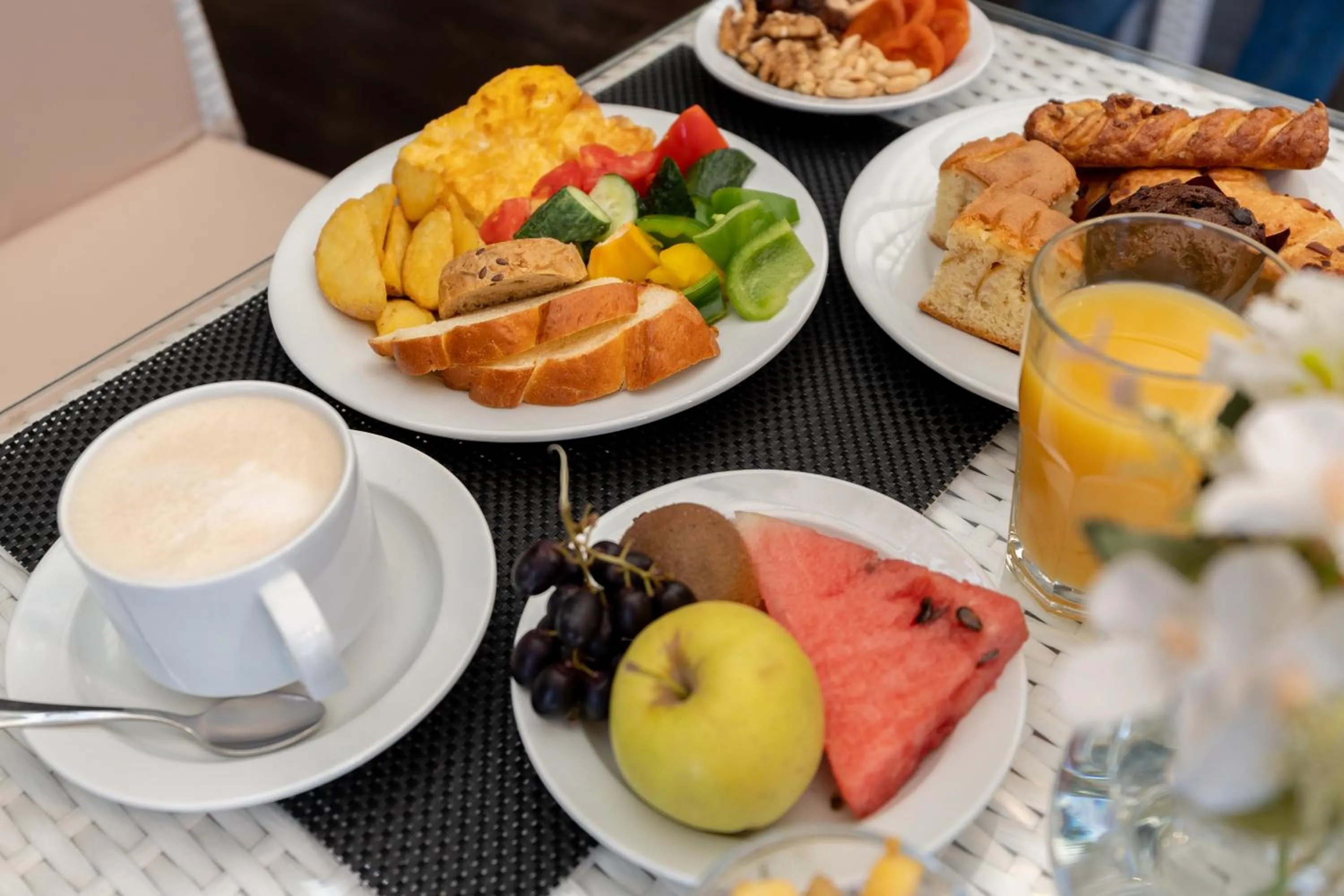 Food and drinks in Reikartz Sky Almaty