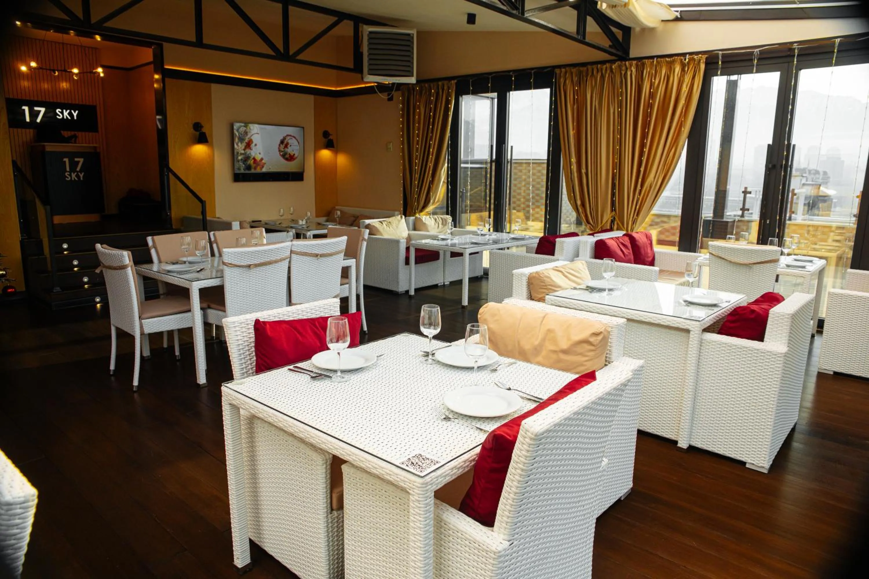 Restaurant/places to eat in Reikartz Sky Almaty