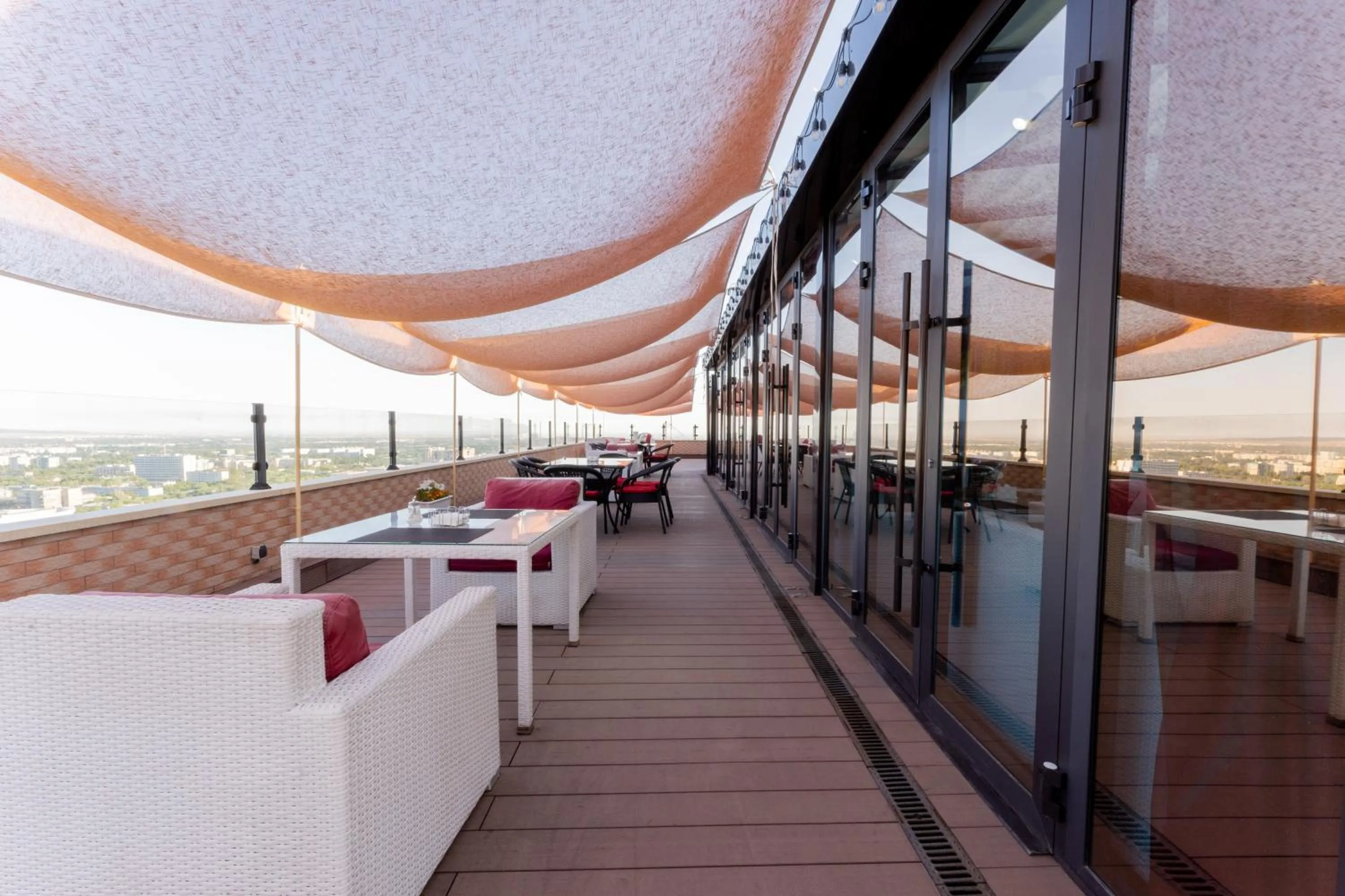 Restaurant/places to eat in Reikartz Sky Almaty