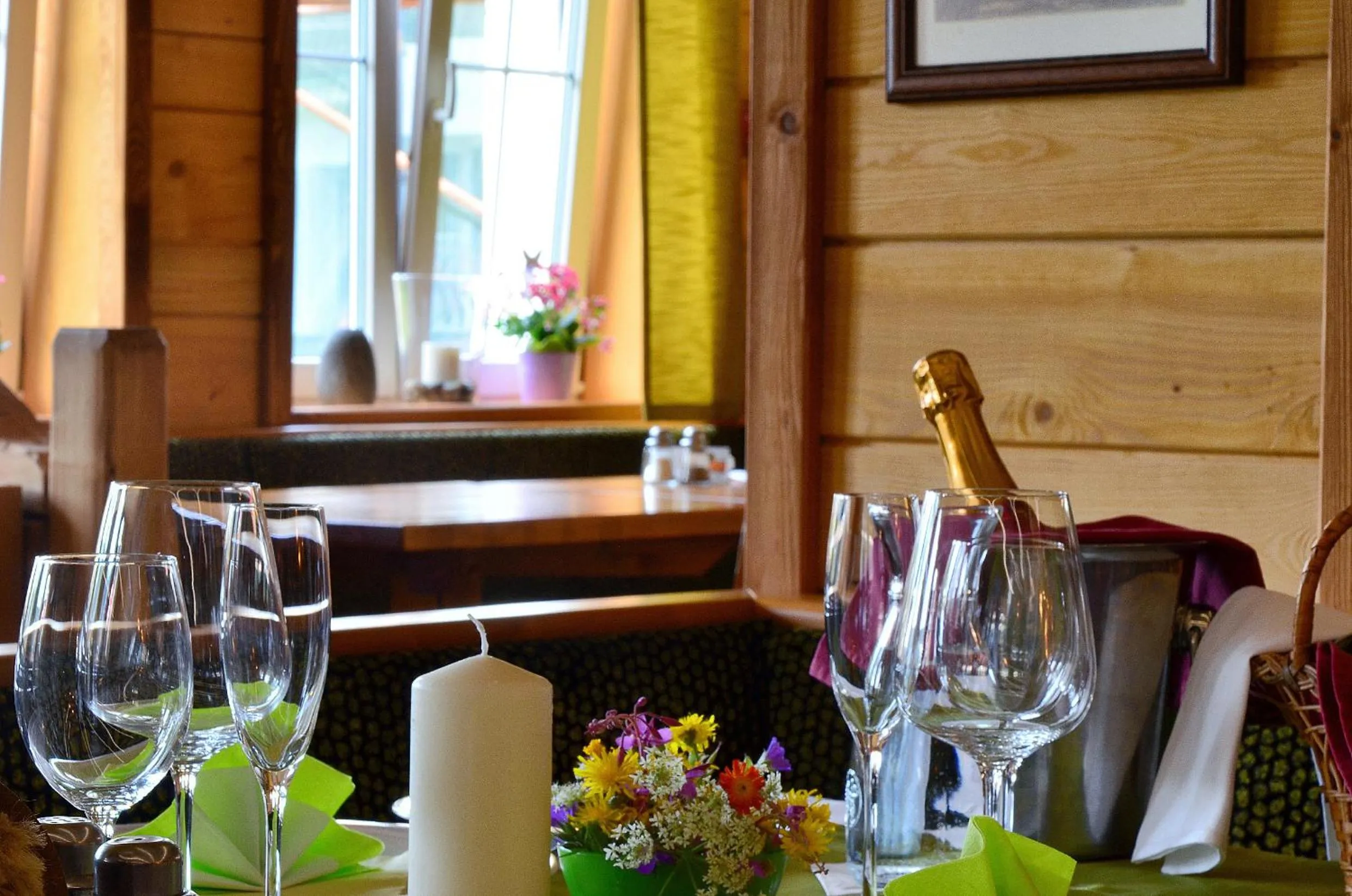 Restaurant/places to eat in Hotel Olympie