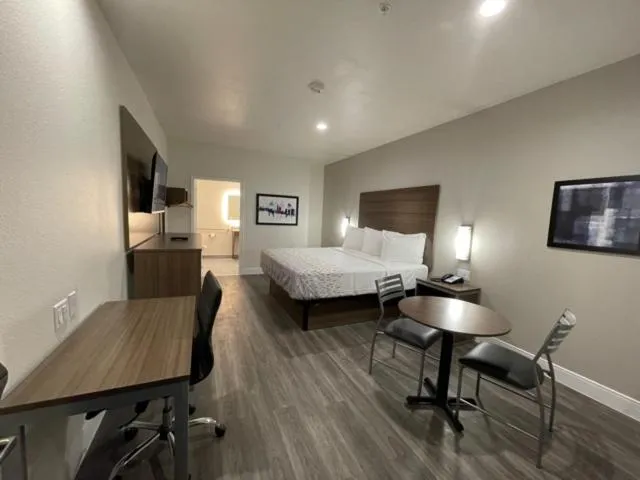 Bed in Palace Inn Blue - Garth Rd