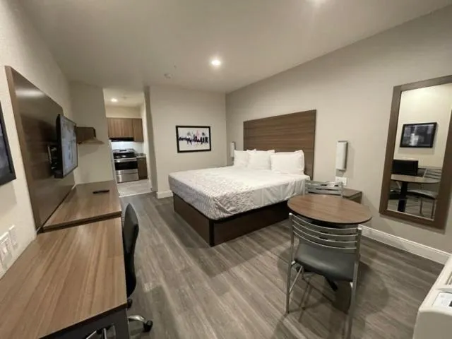 Bed in Palace Inn Blue - Garth Rd