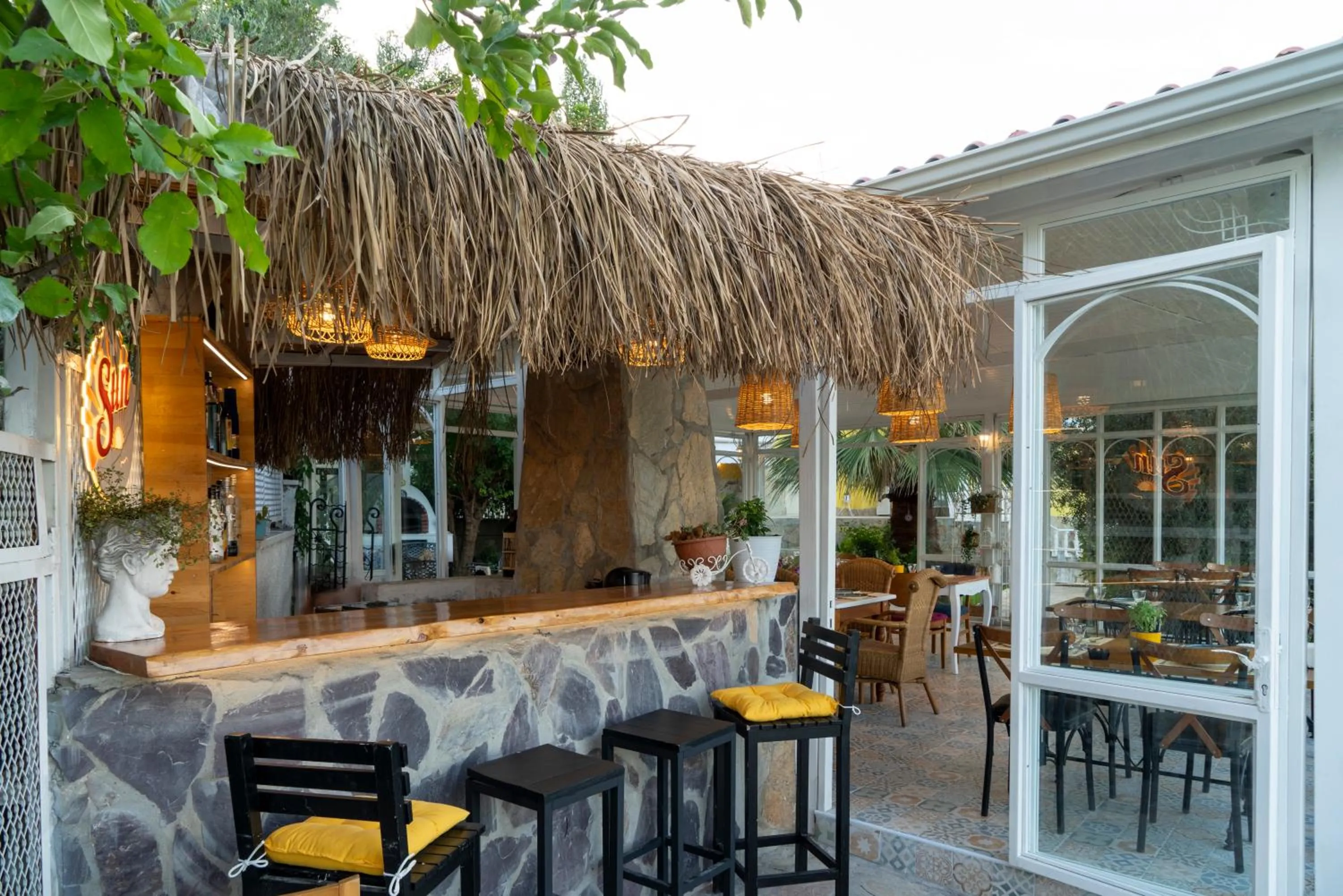 Lounge or bar in APA Mountain Lodge