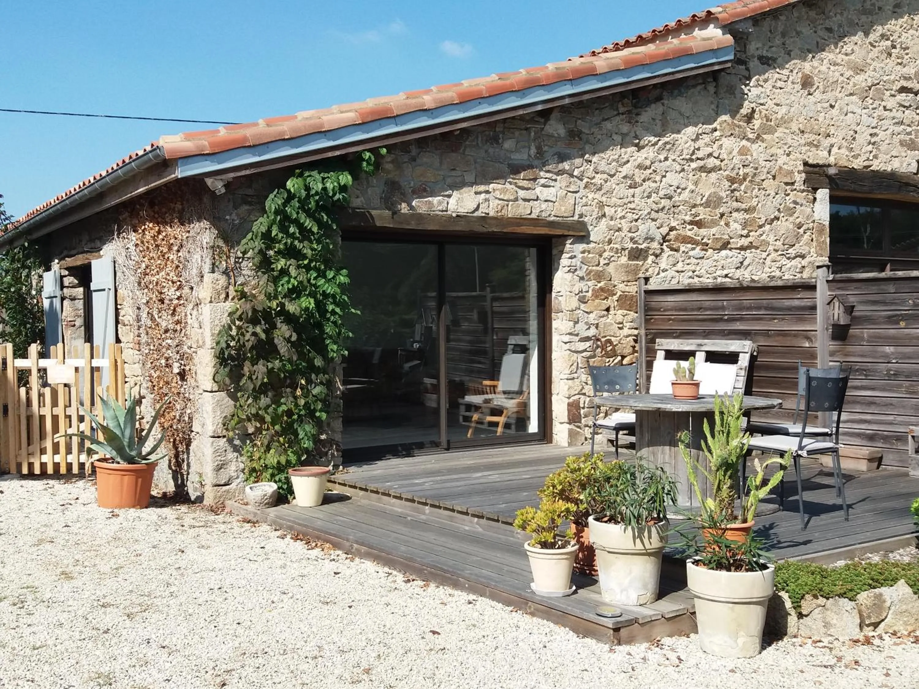 Patio in Chambre d'hôtes La Thibaudière