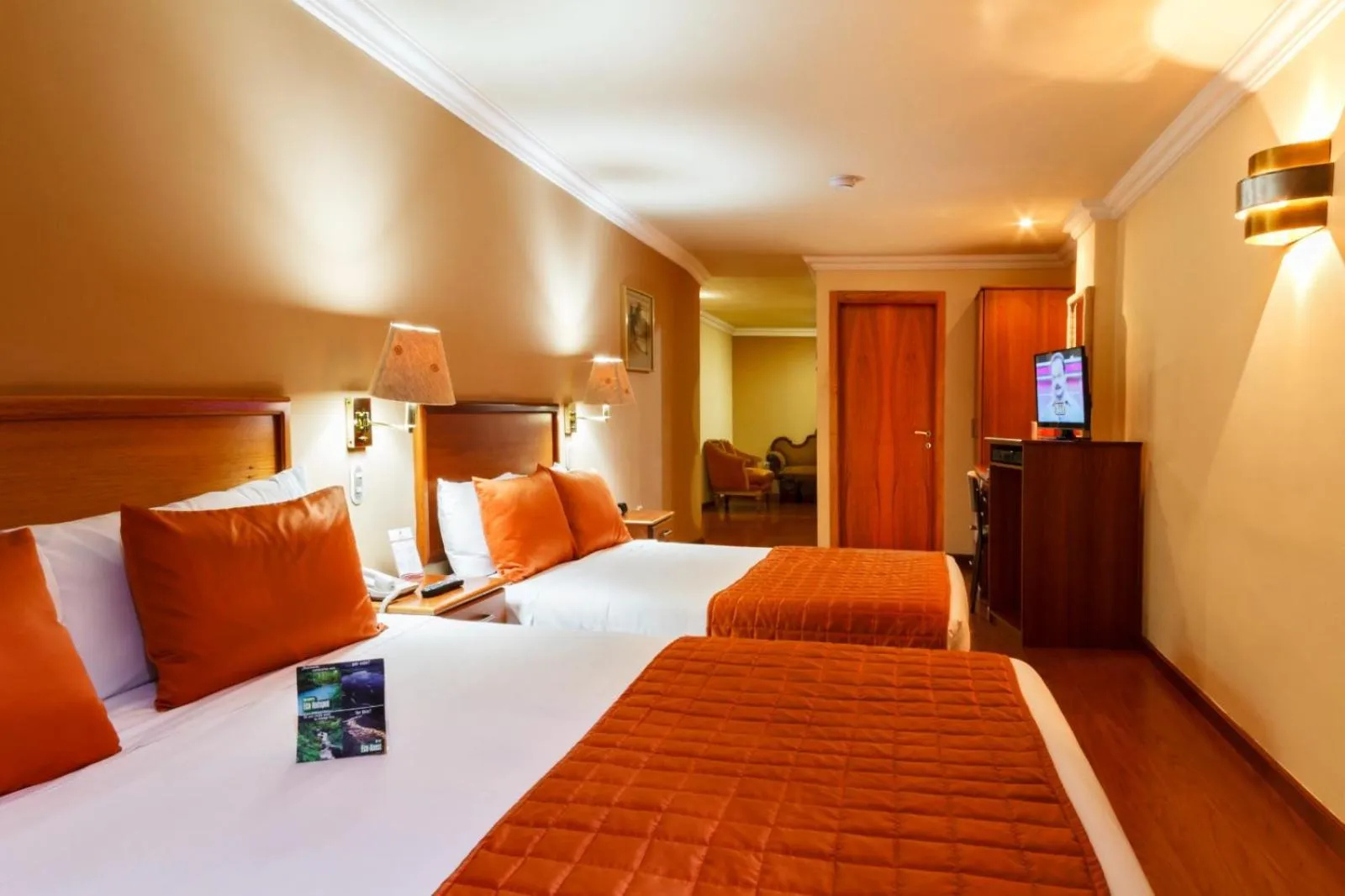 Bathroom, Bed in Hotel El Conquistador