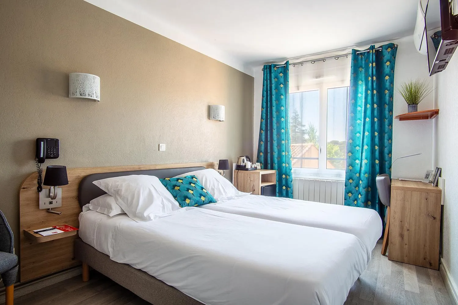 Bedroom in Azur Hôtel