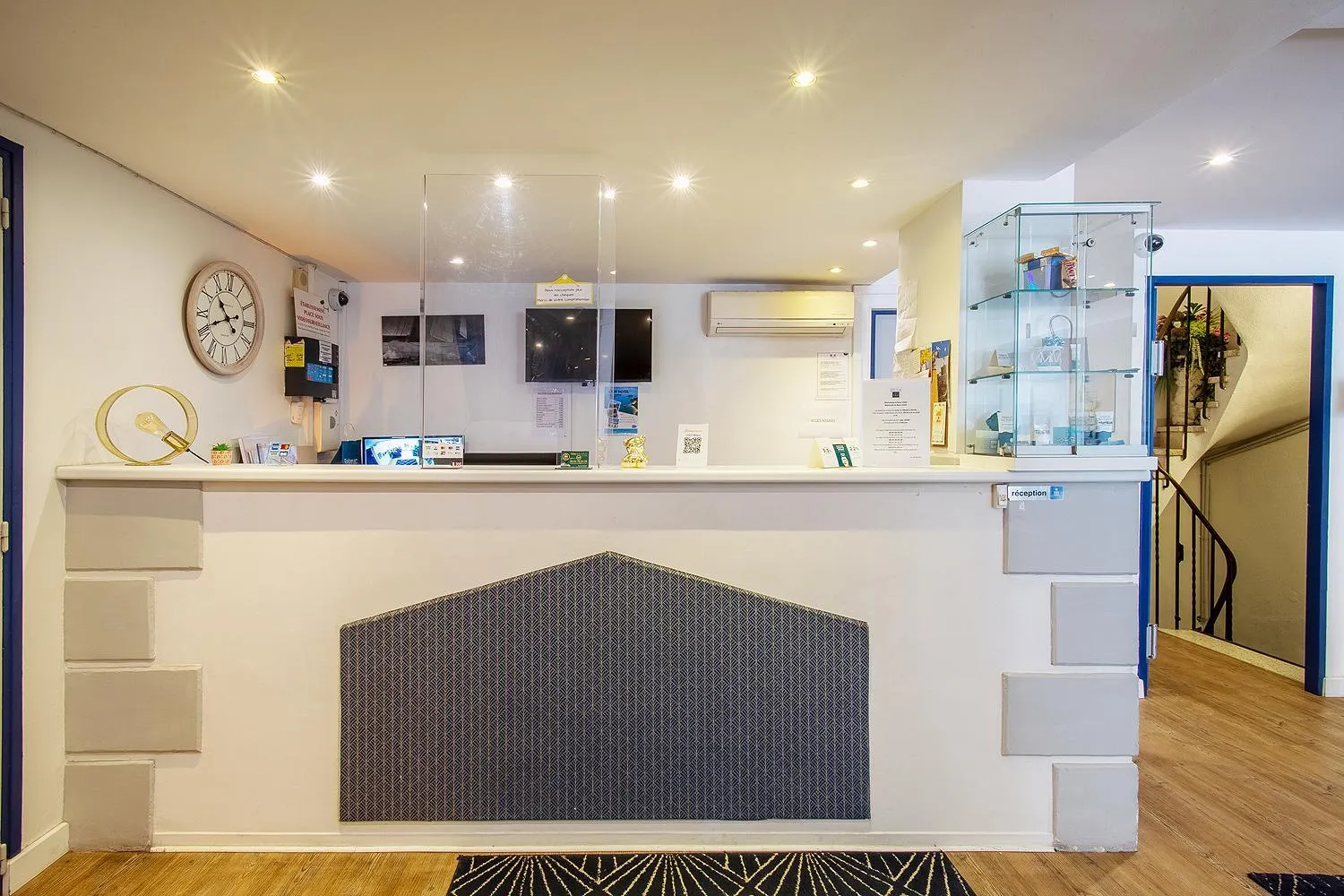 Lobby or reception in Azur Hôtel