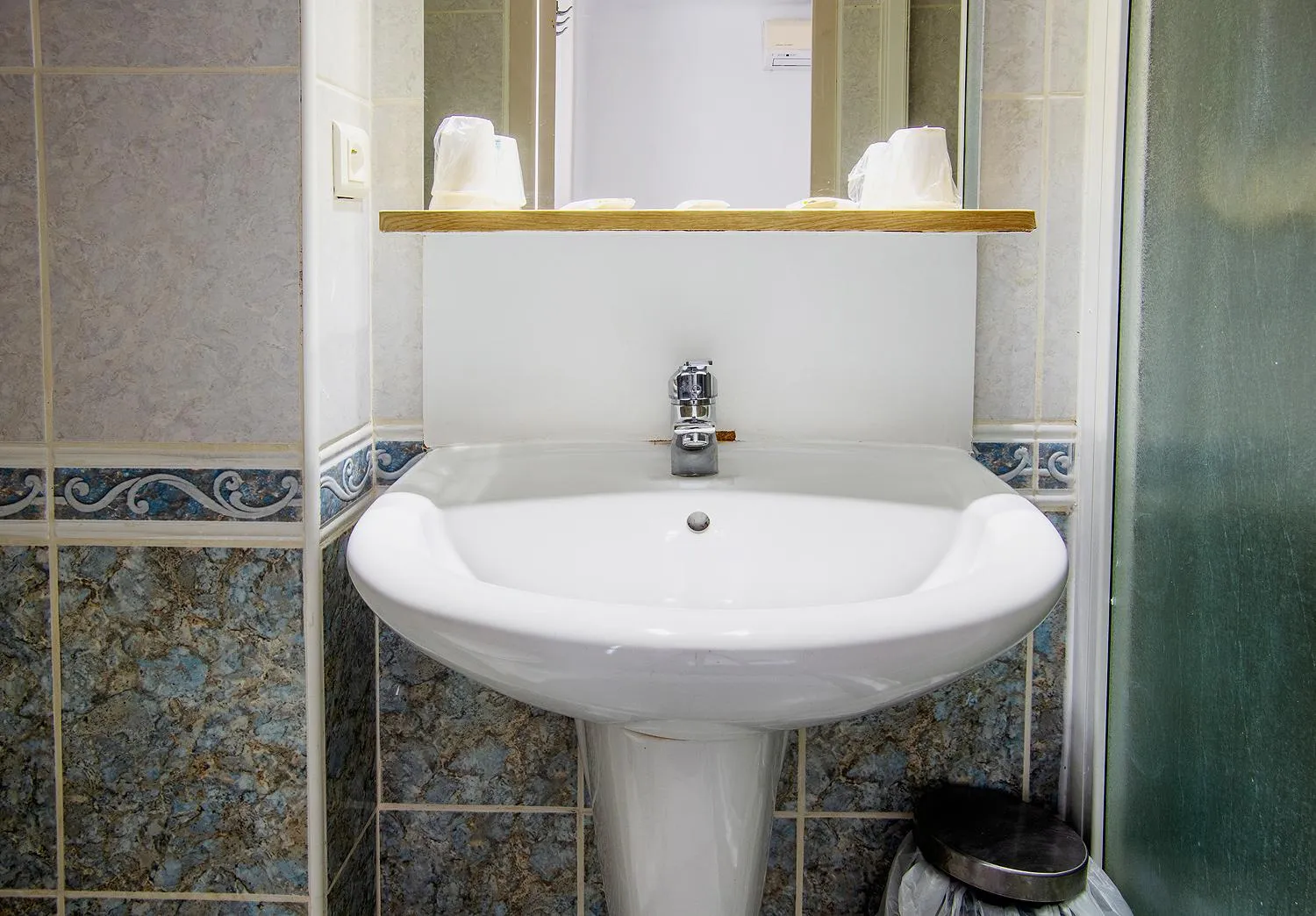 Bathroom in Azur Hôtel