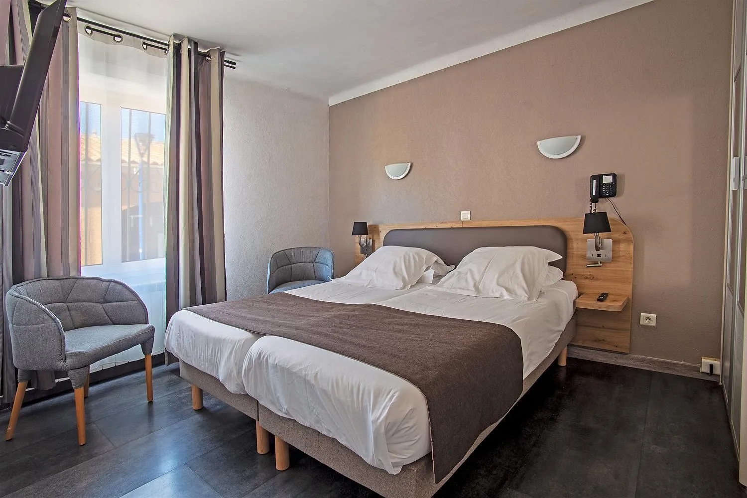 Bedroom in Azur Hôtel