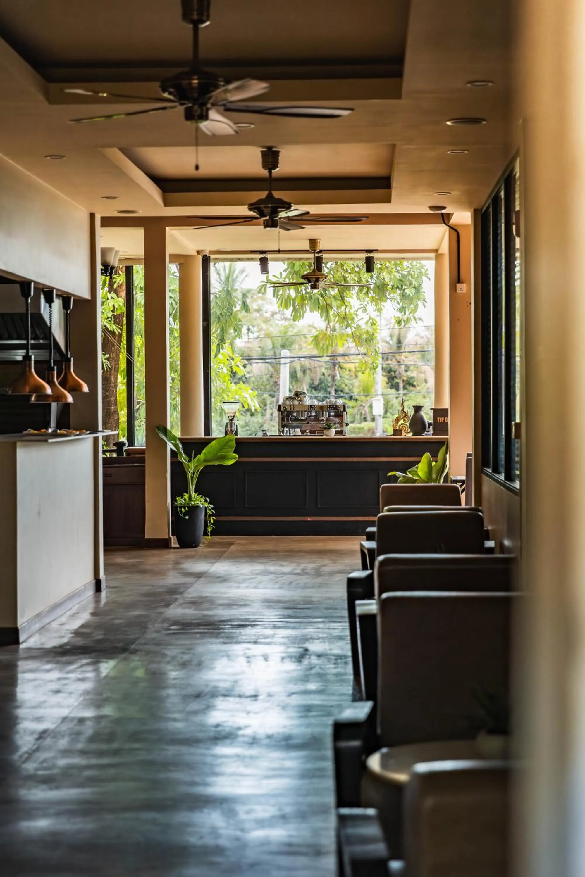 Restaurant/places to eat in Amatak Boutique Hotel