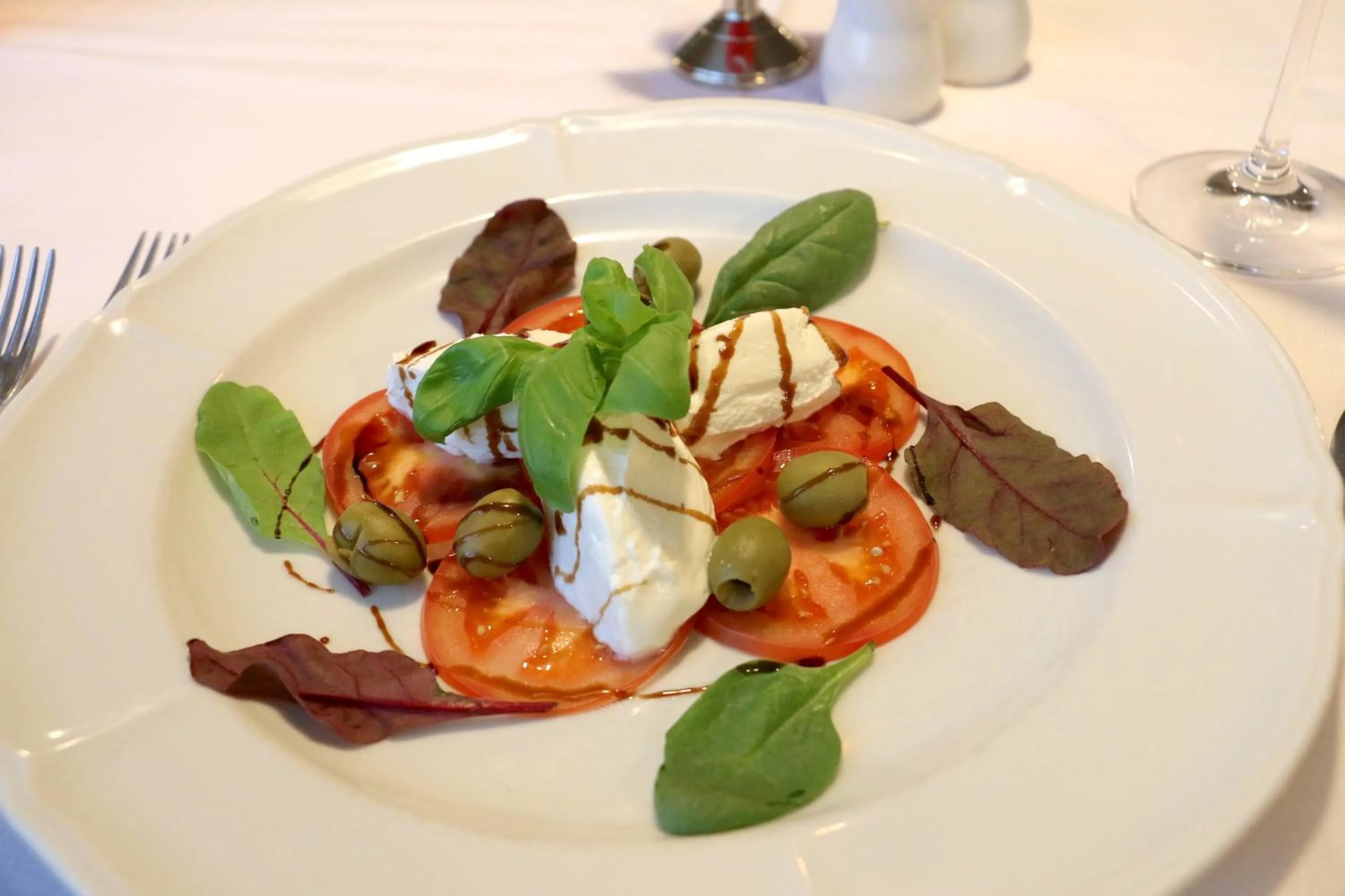 Restaurant/places to eat in Komorni Hurka