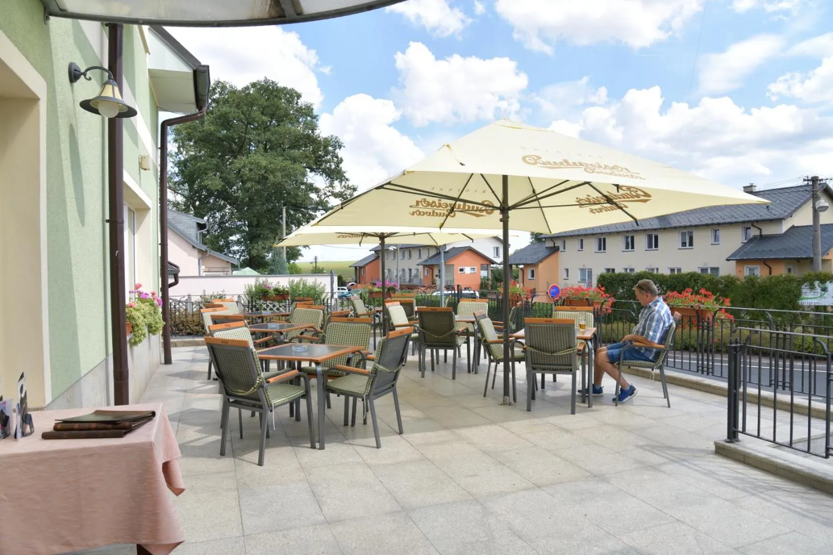 Restaurant/places to eat in Komorni Hurka