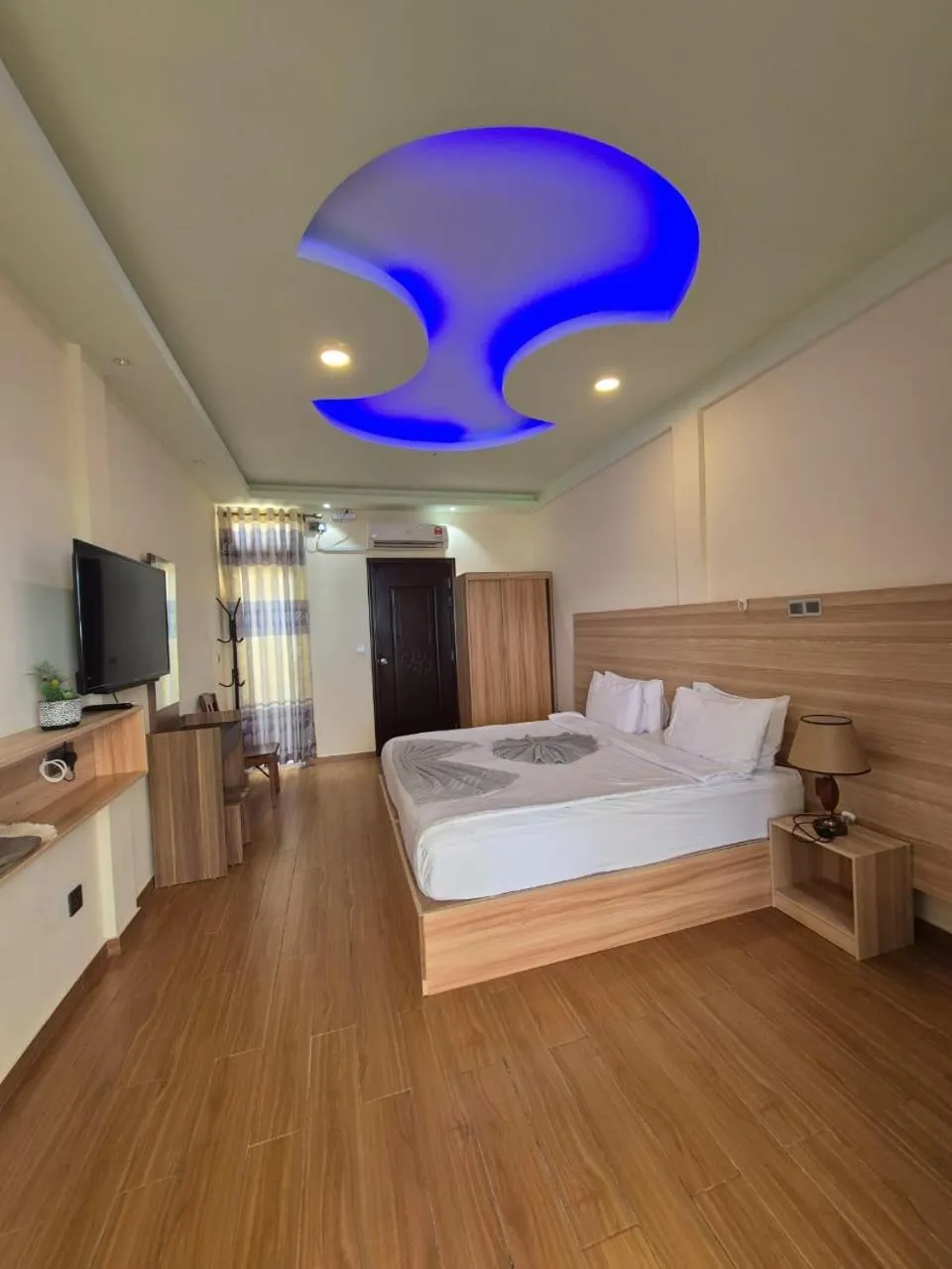 Property building, Bed in Aasna Inn