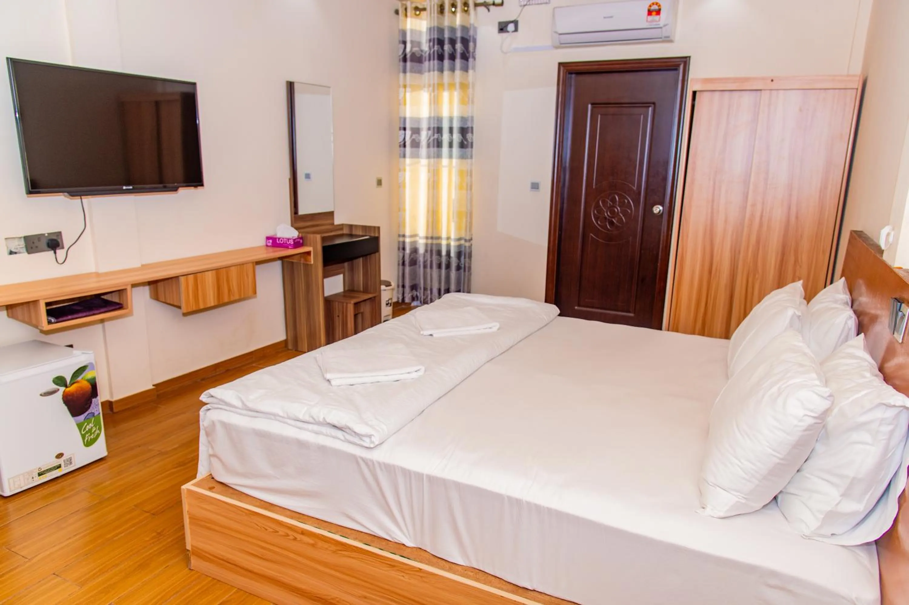 Property building, Bed in Aasna Inn