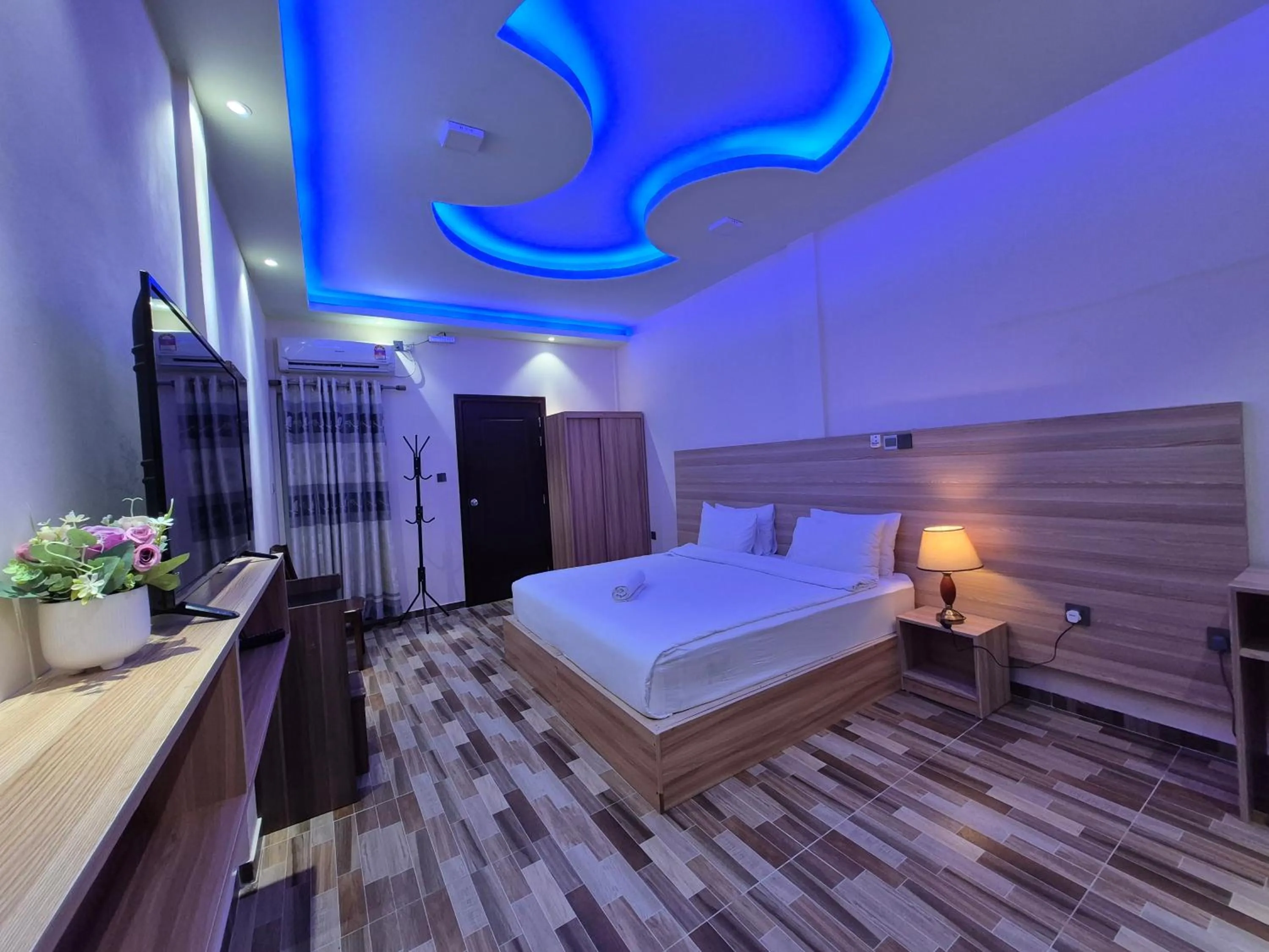 Property building, Bed in Aasna Inn