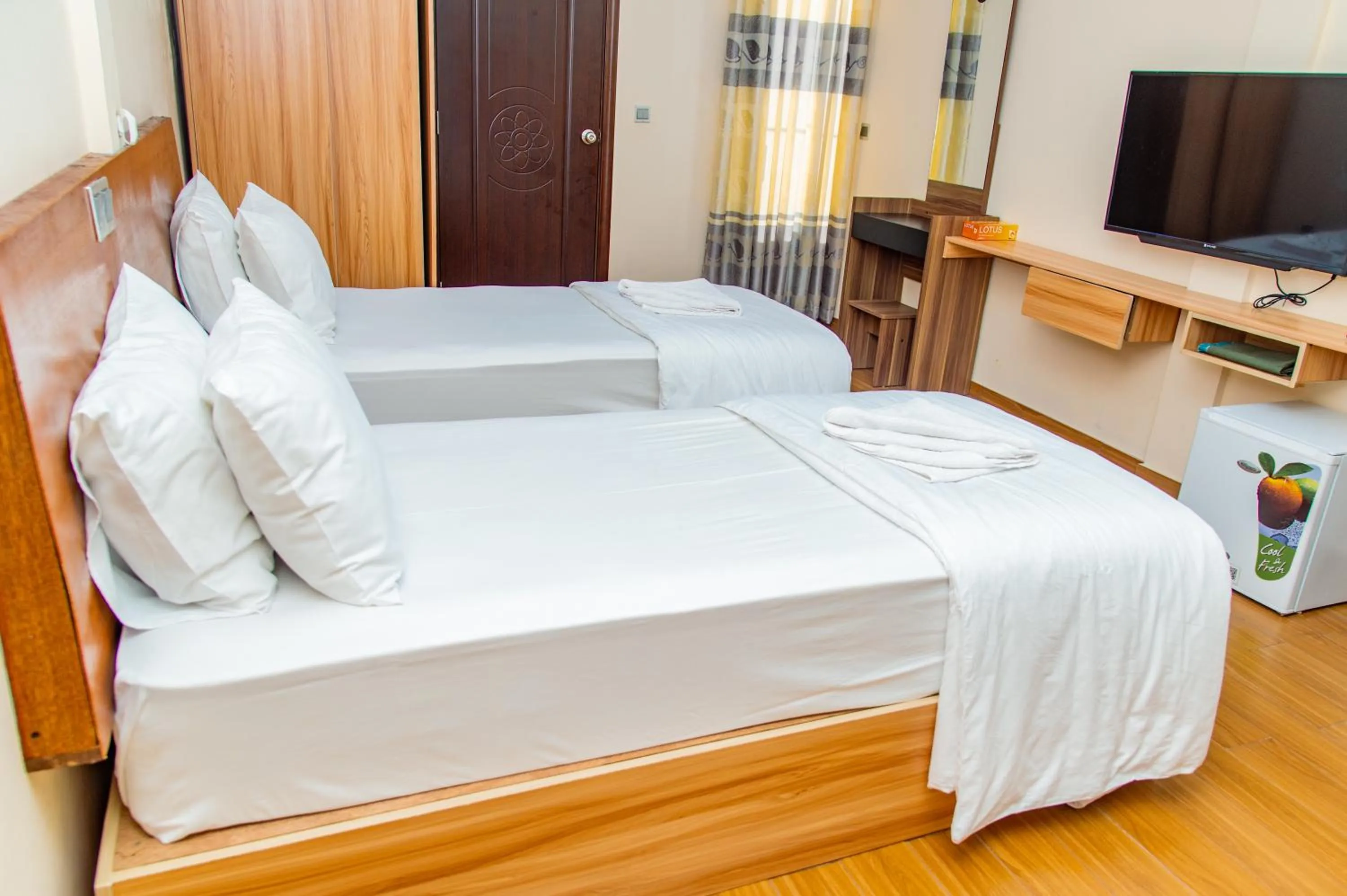 Communal lounge/ TV room, Bed in Aasna Inn