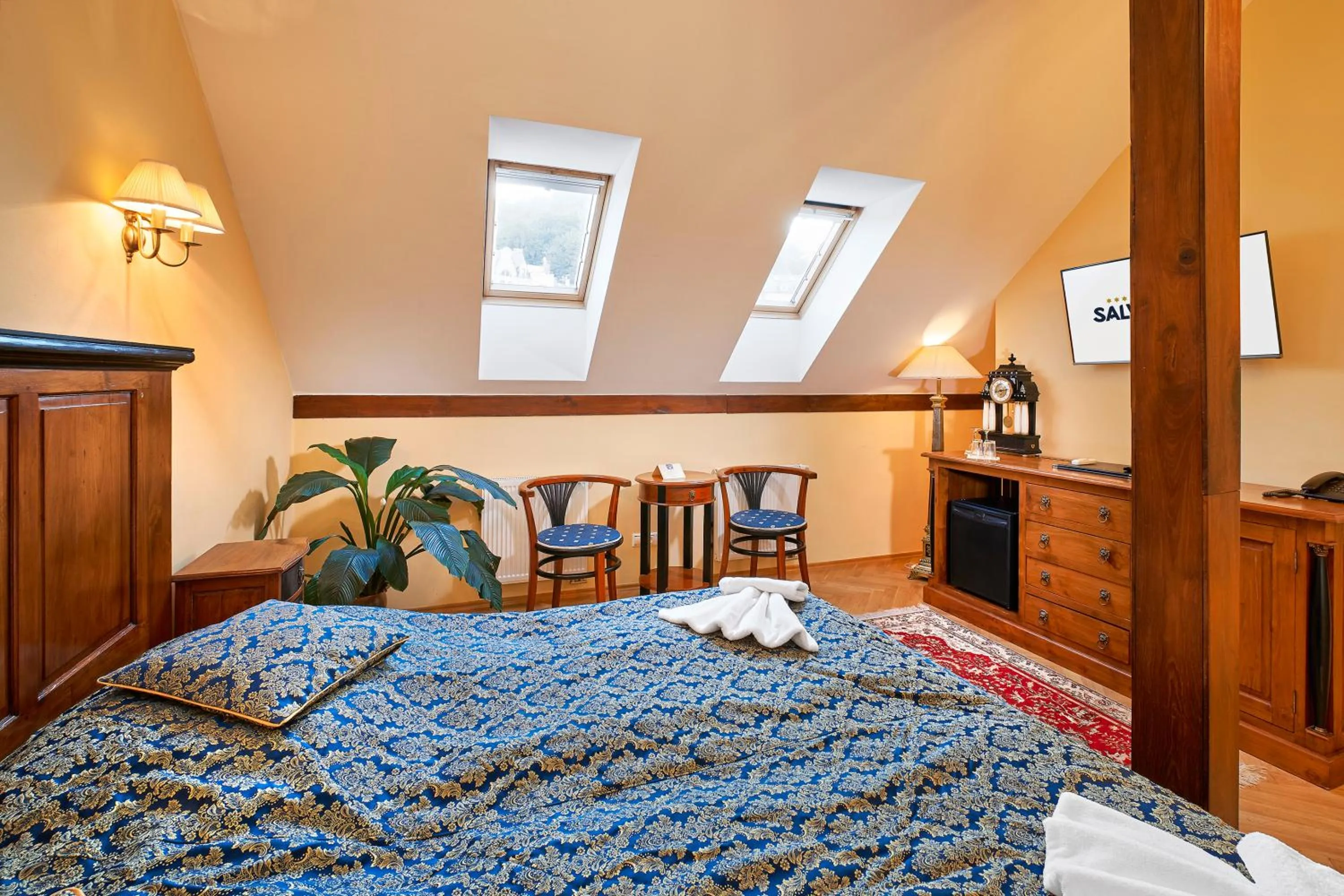 Bed in Salvator Hotel