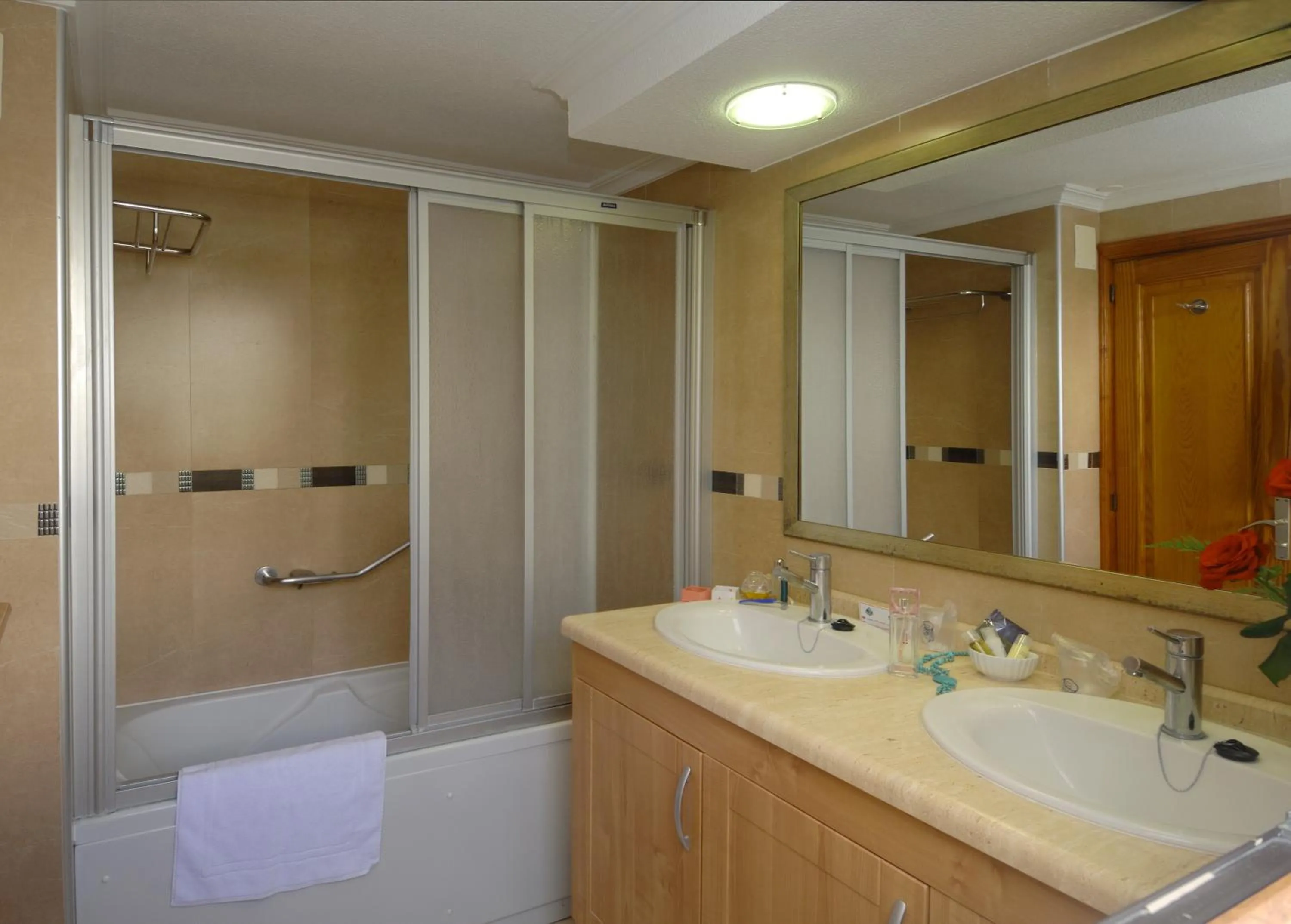 Bathroom in Ona Beverly Hills Suites