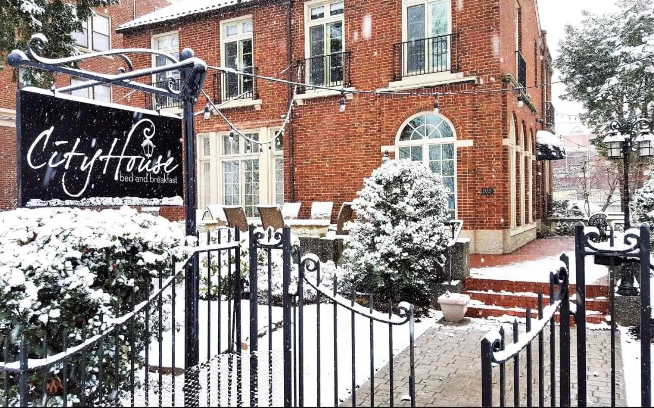 Property building in City House Bed and Breakfast