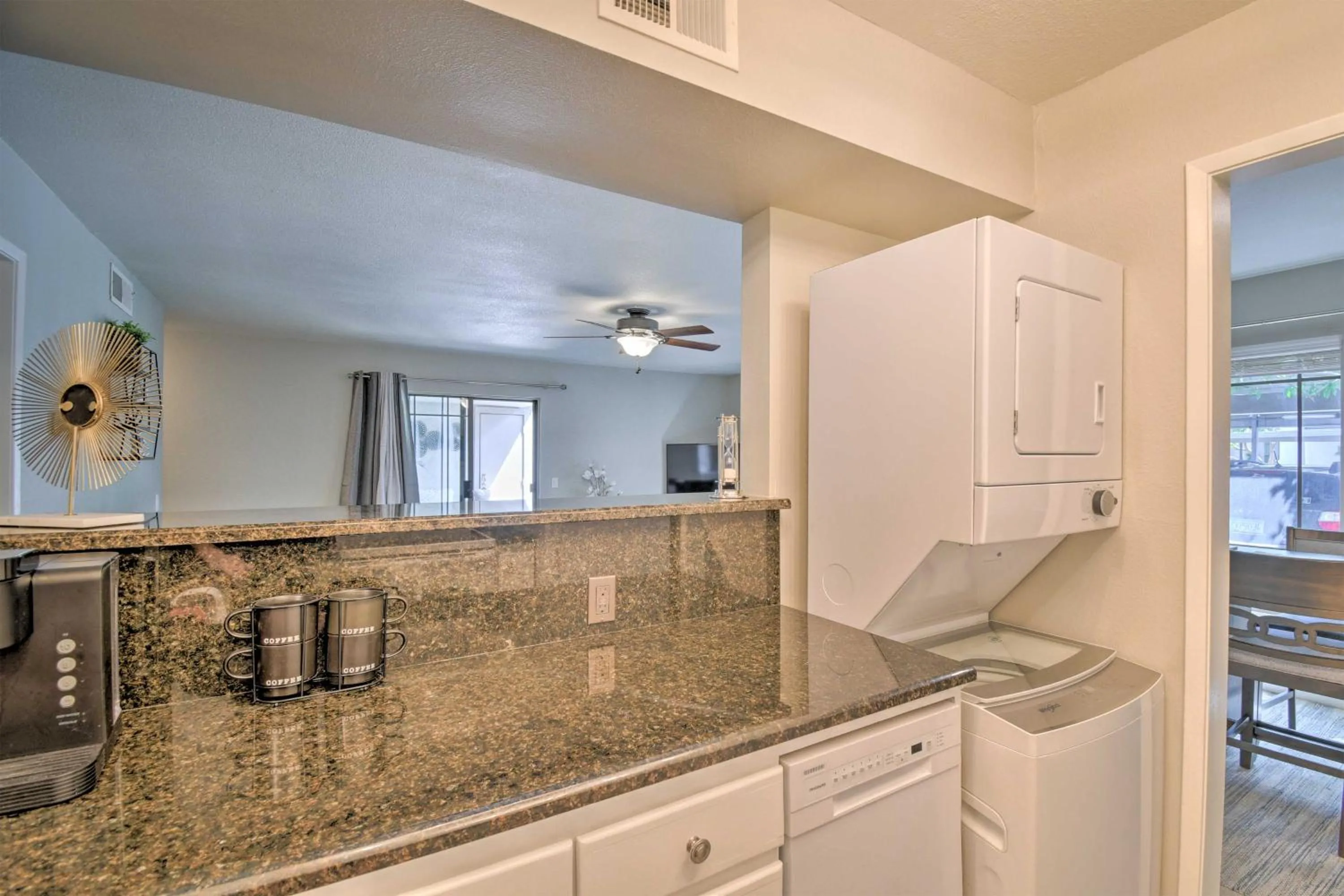 Sleek Phoenix Condo Walk to Biltmore Fashion Park