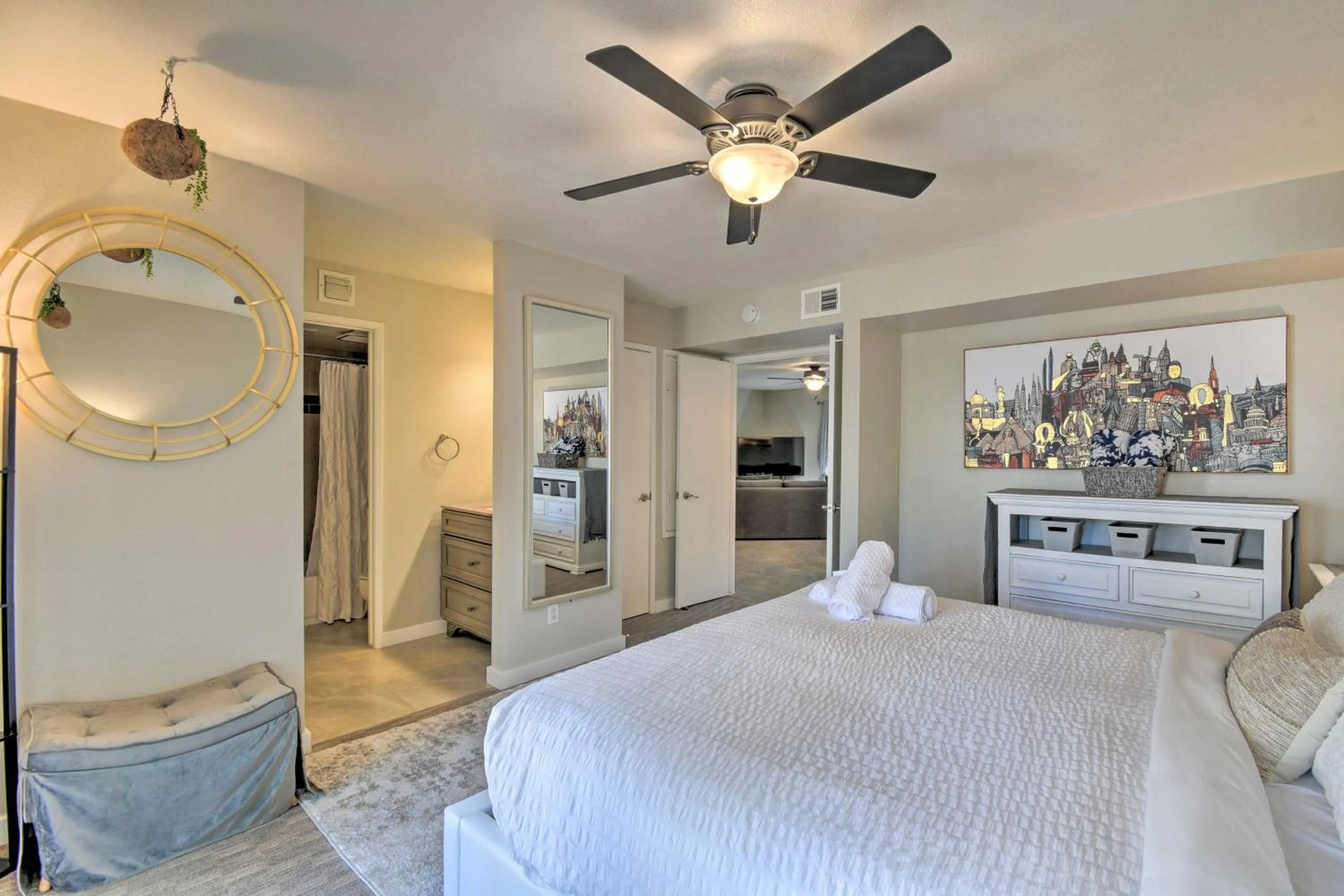 Bed in Sleek Phoenix Condo Walk to Biltmore Fashion Park