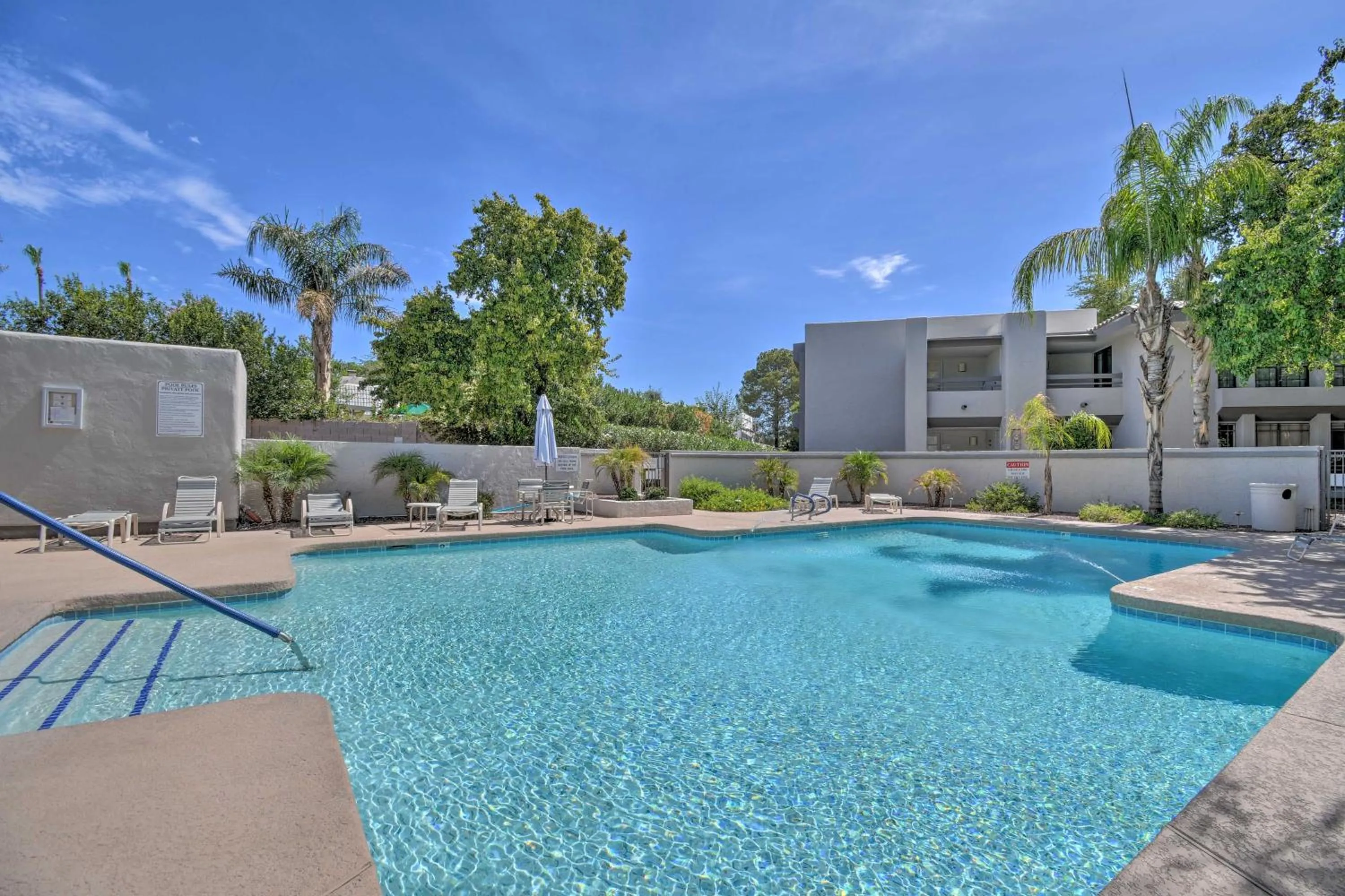 Sleek Phoenix Condo Walk to Biltmore Fashion Park