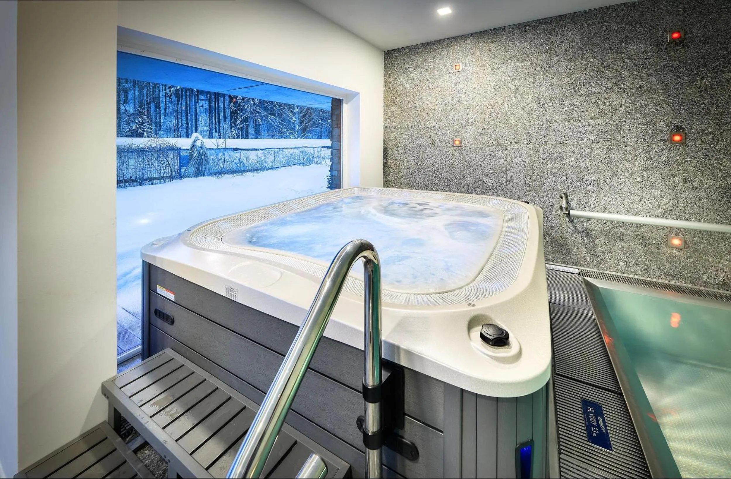 Hot Tub in Omnia Hotel Relax & Wellness