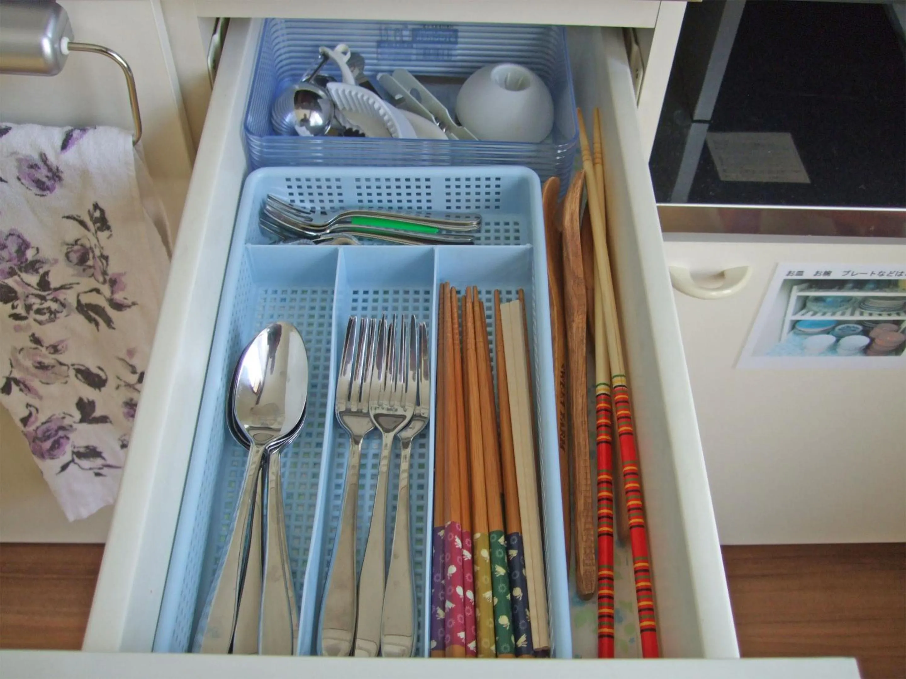 Communal kitchen in Hiroshima Saijo Youth Hostel
