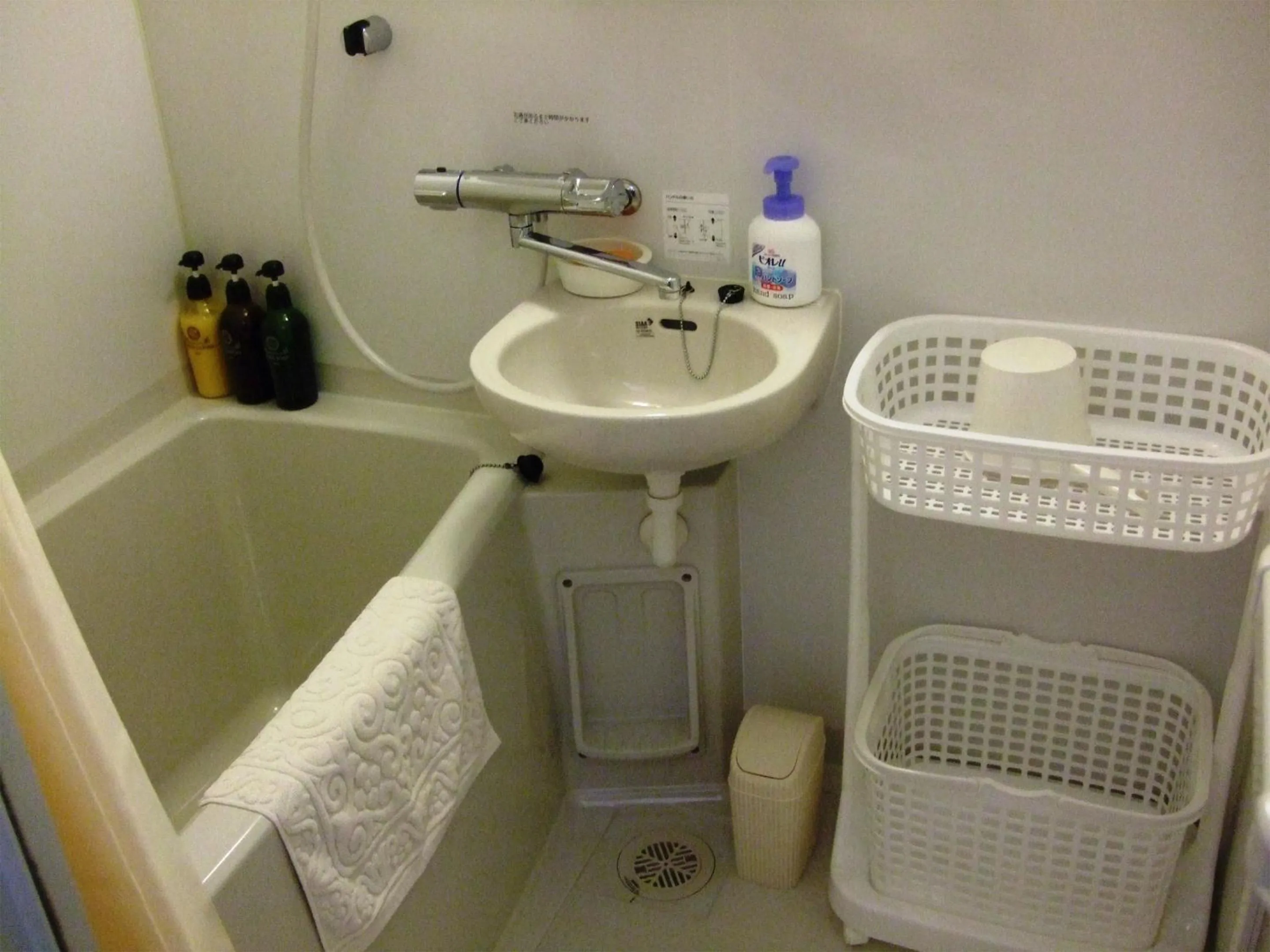 Bathroom in Hiroshima Saijo Youth Hostel