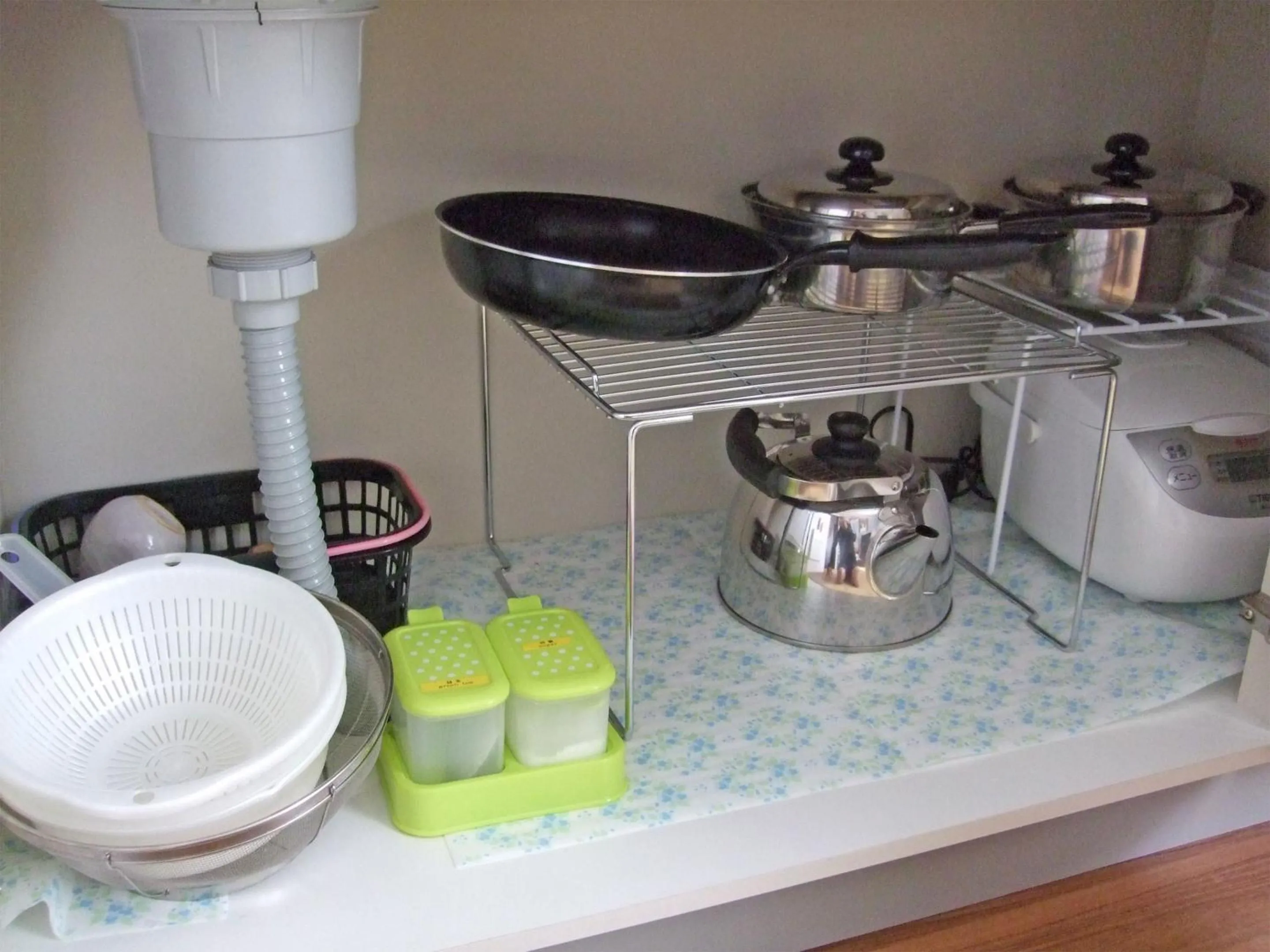 Communal kitchen in Hiroshima Saijo Youth Hostel