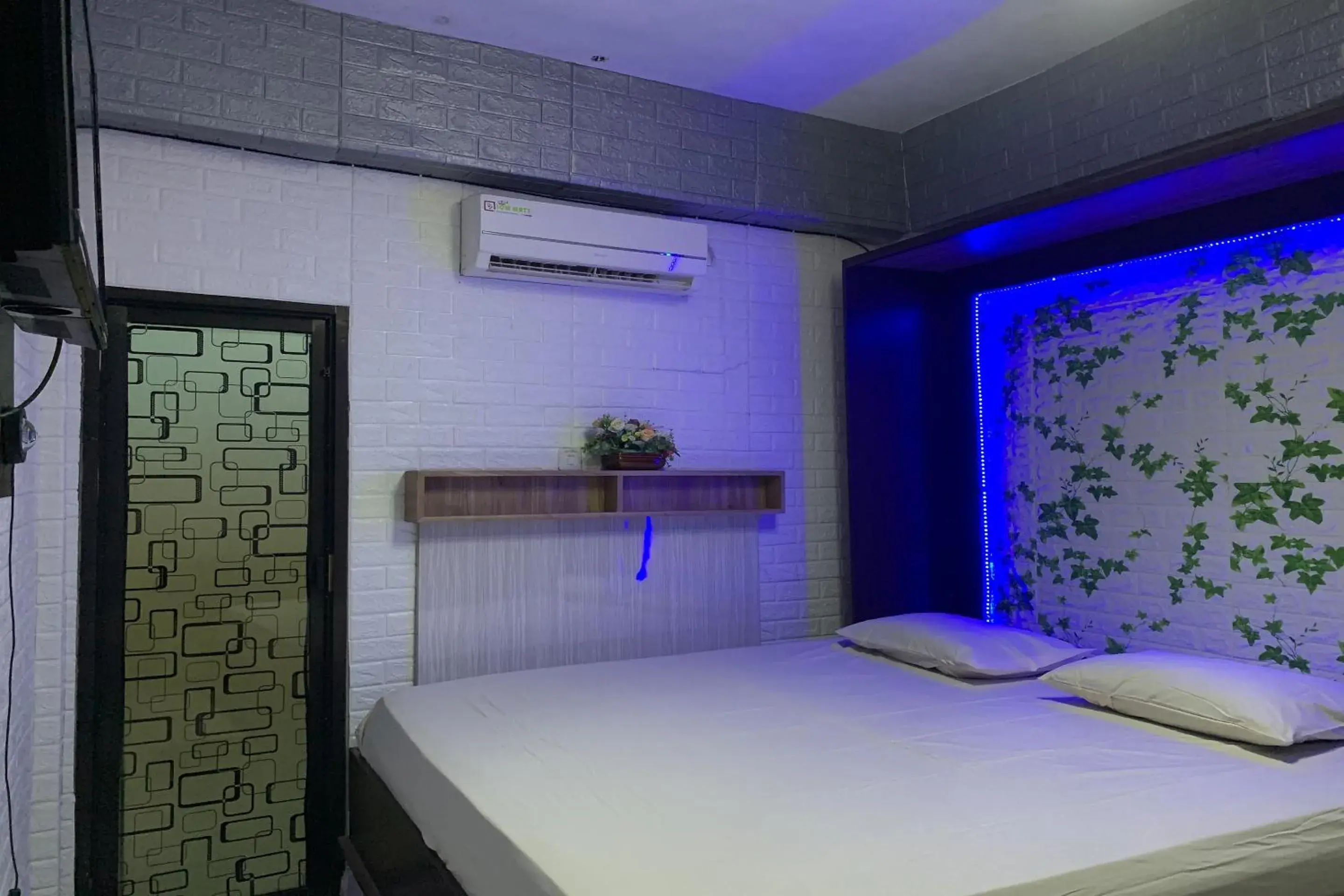 Standard Double Room in Hotel O Surya HotelNearTaman Anggrek Pkk Watansoppeng Standard Double Room in Hotel O Surya HotelNearTaman Anggrek Pkk Watansoppeng